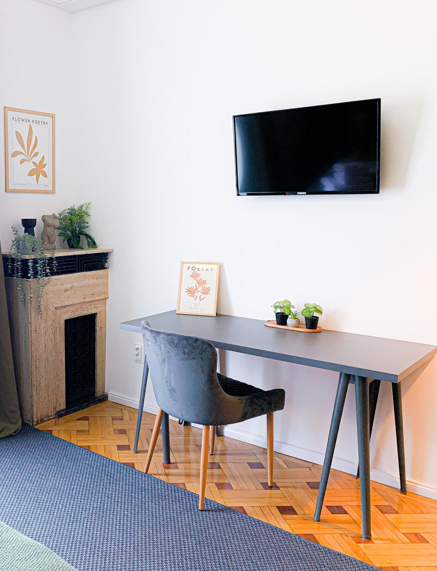 Chic Urbana: 140sqm 5-bedroom Downtown Gem Apartament Bucureşti