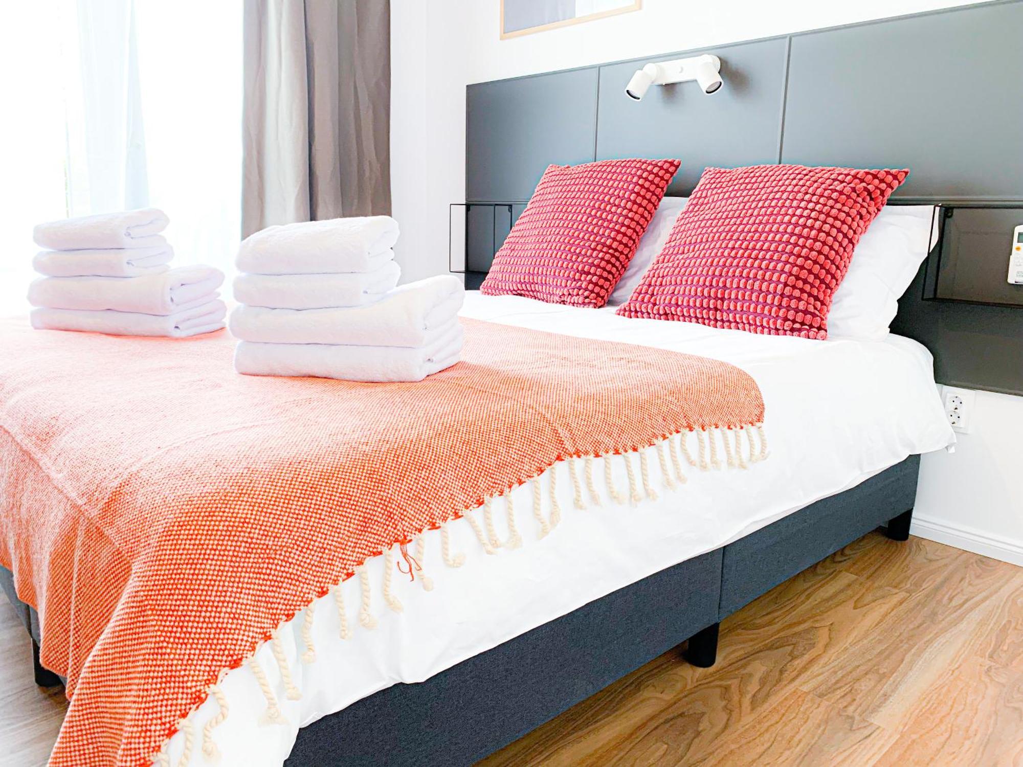 Chic Urbana: 140sqm 5-bedroom Downtown Gem Apartament Bucureşti