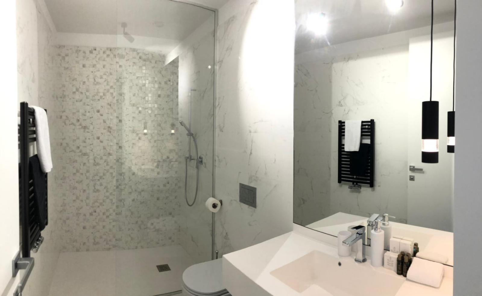 Apartment One Floreasca Near Park Luxury