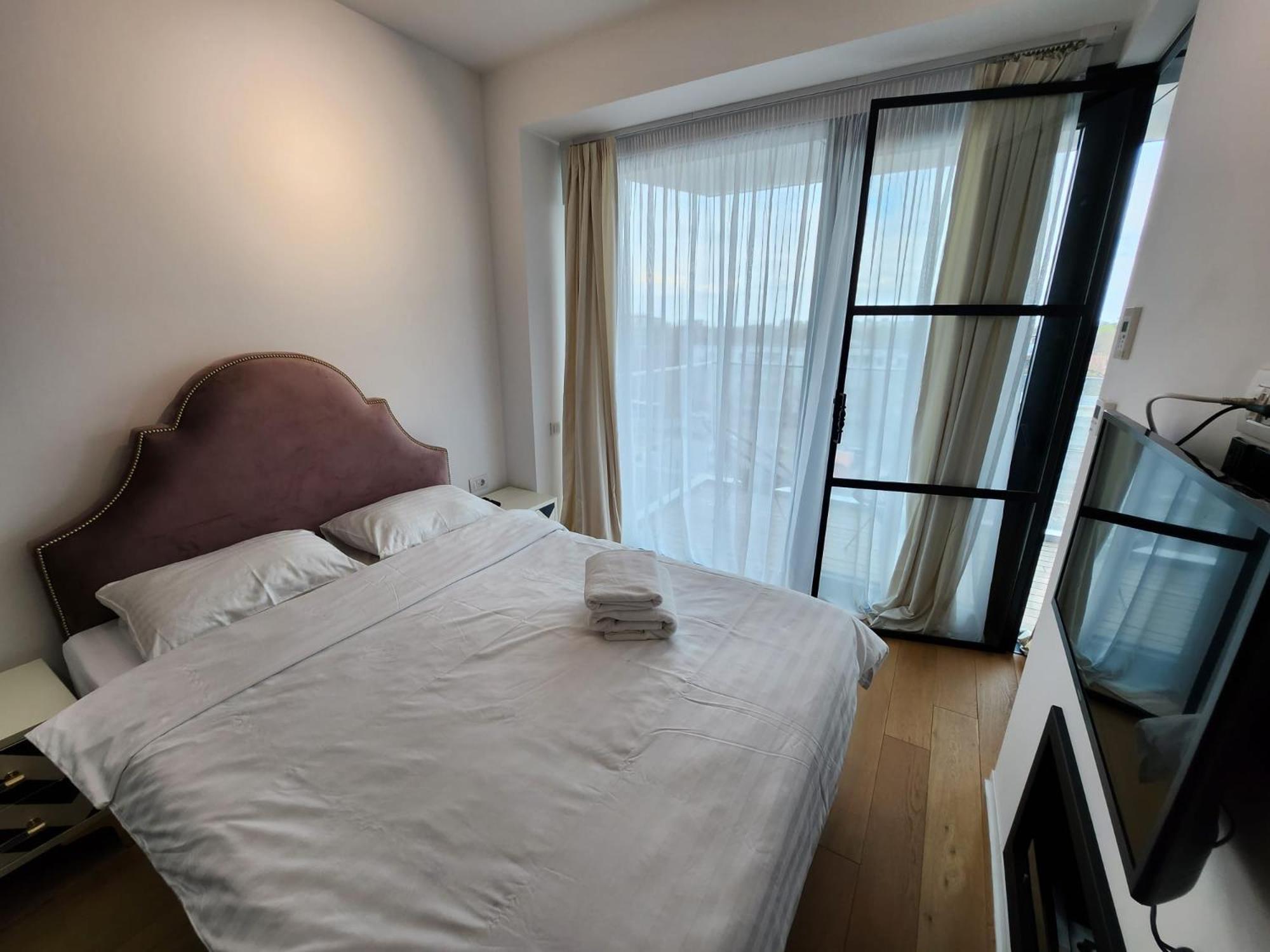 Apartment One Floreasca Near Park Luxury *