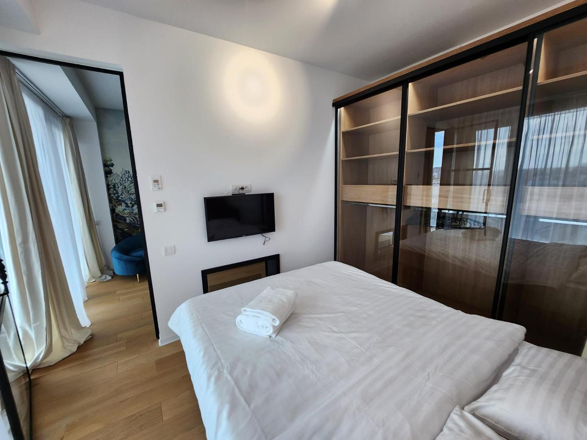 Apartment One Floreasca Near Park Luxury *
