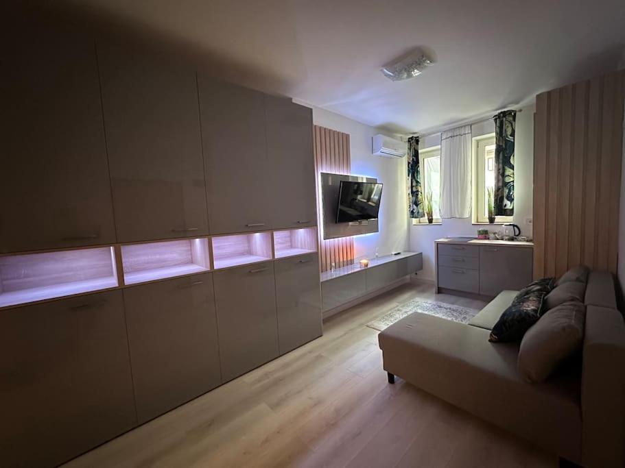Apartamento Cozy 1 Bedroom Apartment! Bucareste