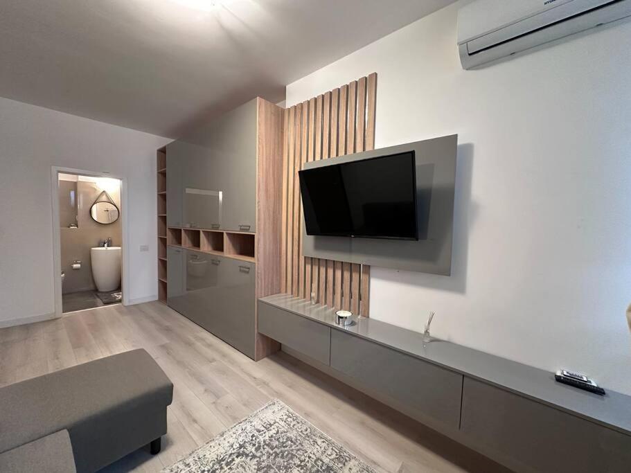 Cozy 1 Bedroom Apartment! Bucareste