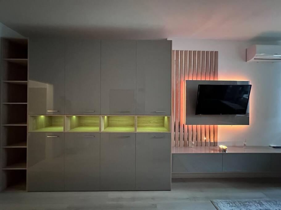Cozy 1 Bedroom Apartment! *