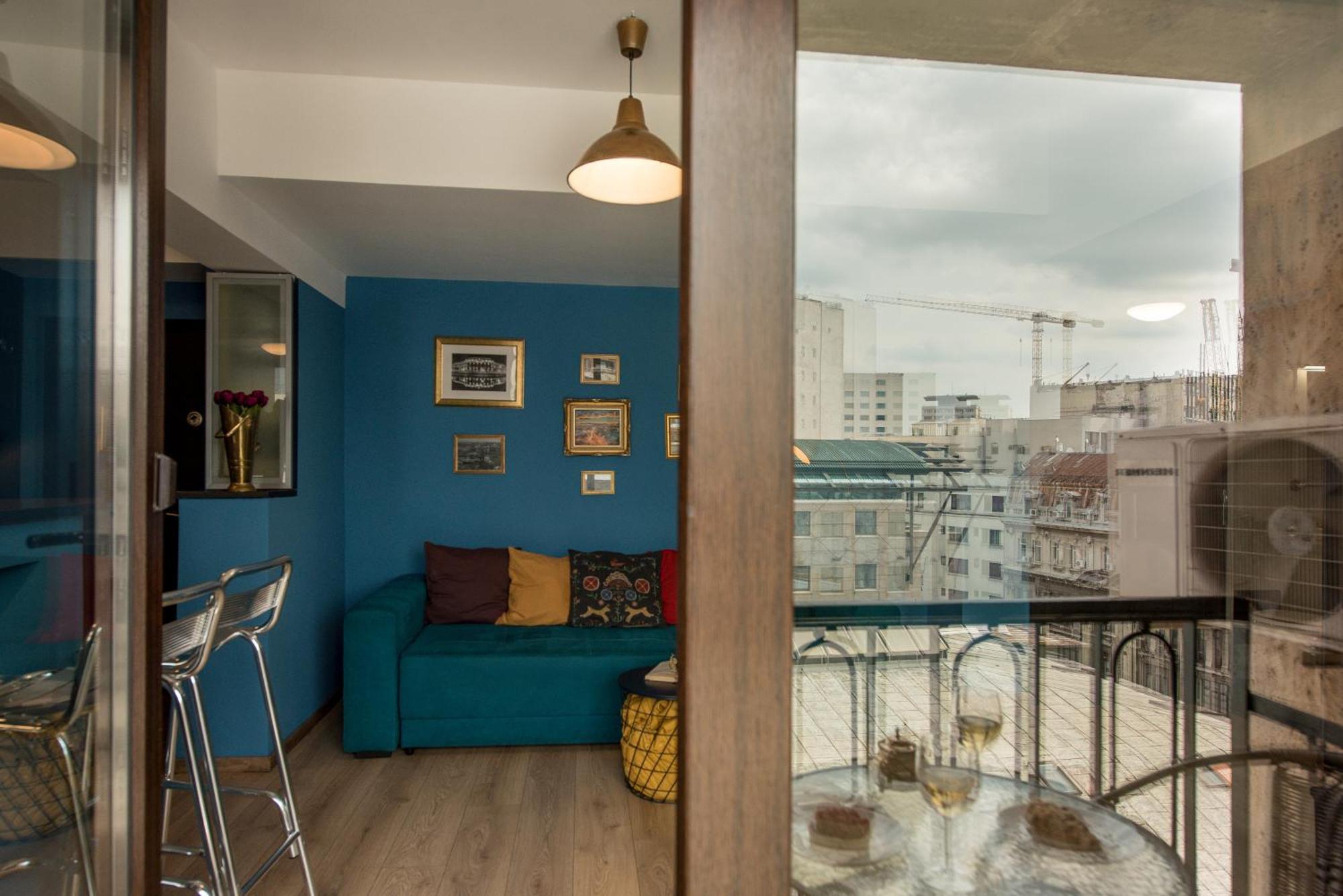 Apartment City-centric Comfort: 1-bedroom Near Military Circle *