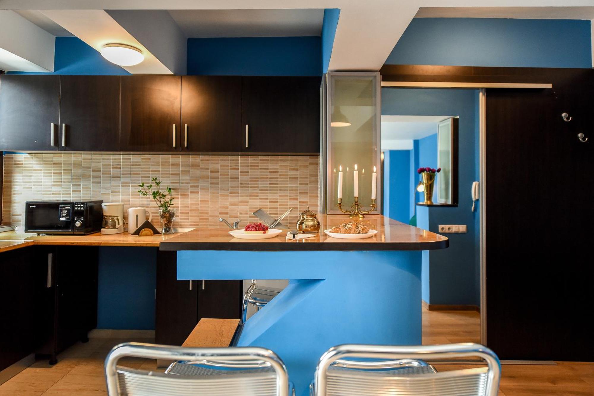 Apartment City-centric Comfort: 1-bedroom Near Military Circle *