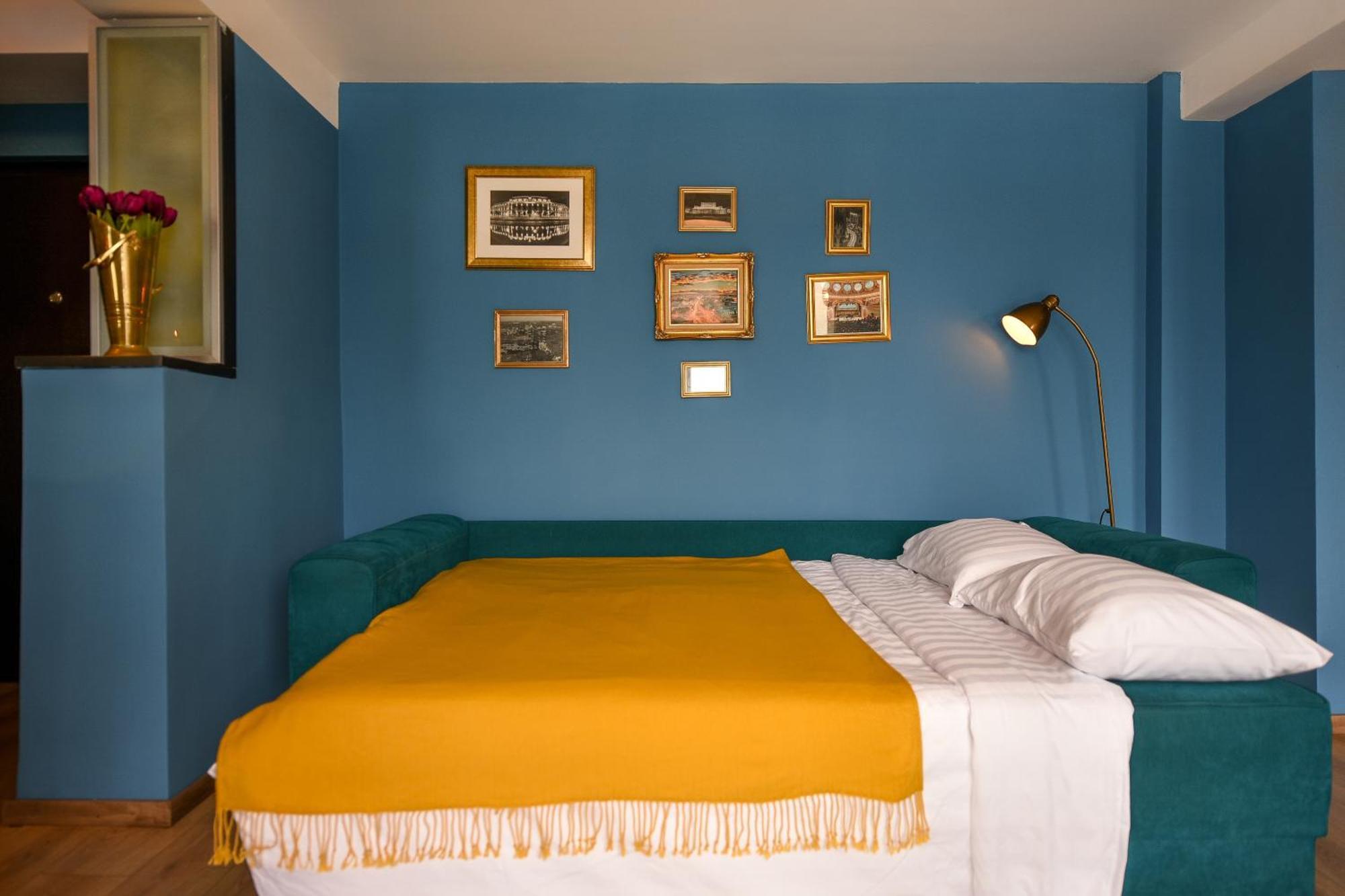 City-centric Comfort: 1-bedroom Near Military Circle Apartment