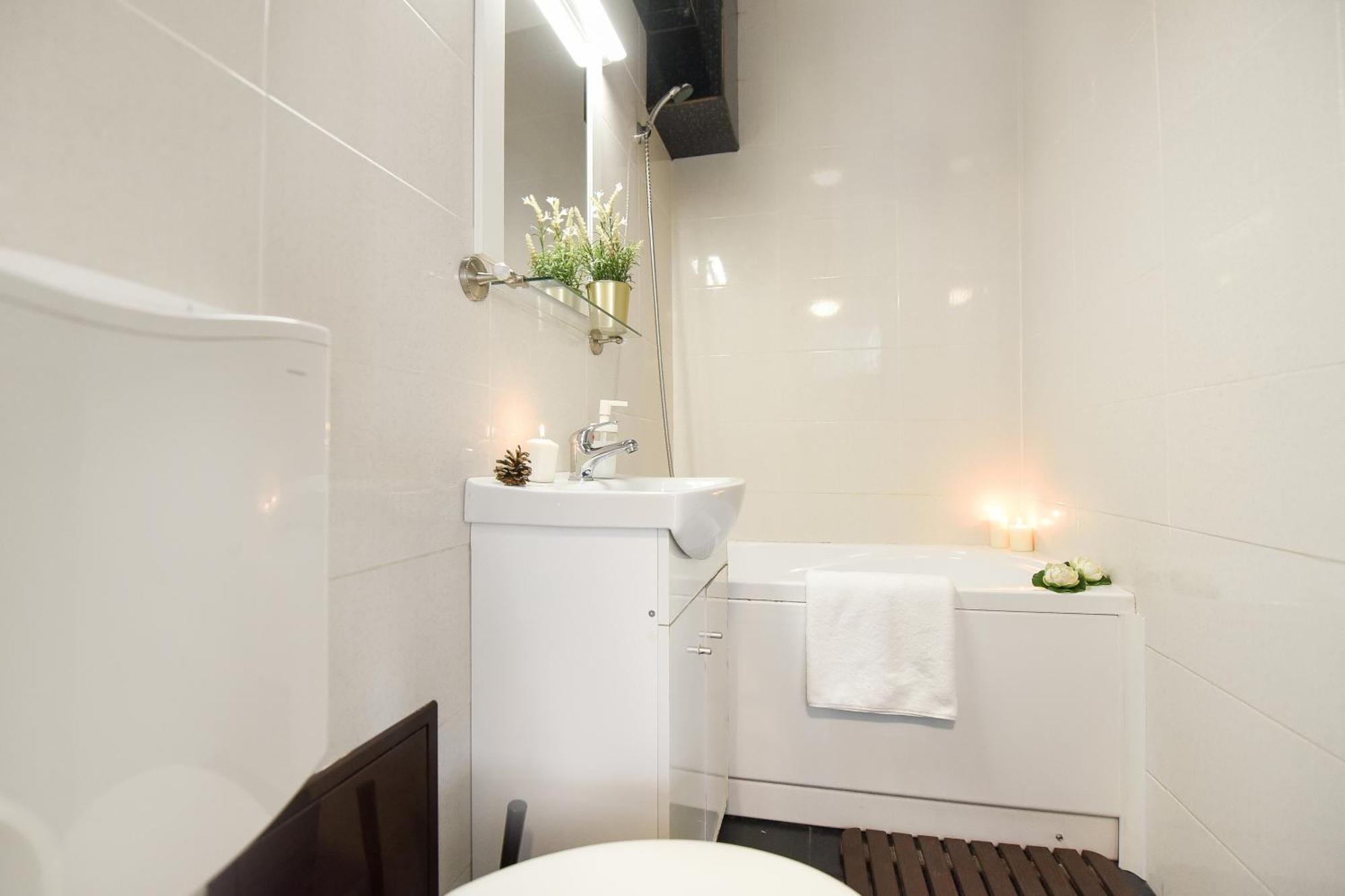 Apartment City-centric Comfort: 1-bedroom Near Military Circle Bucharest