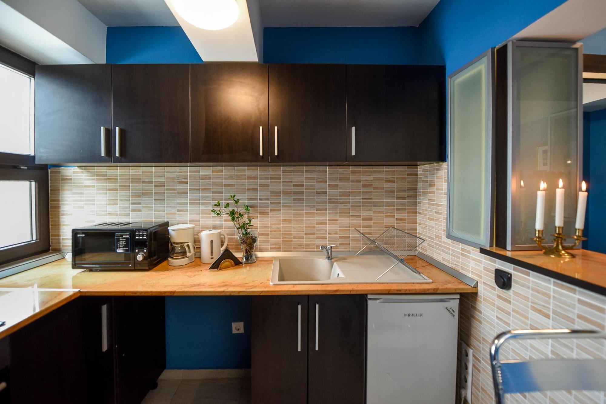 City-centric Comfort: 1-bedroom Near Military Circle Apartment *