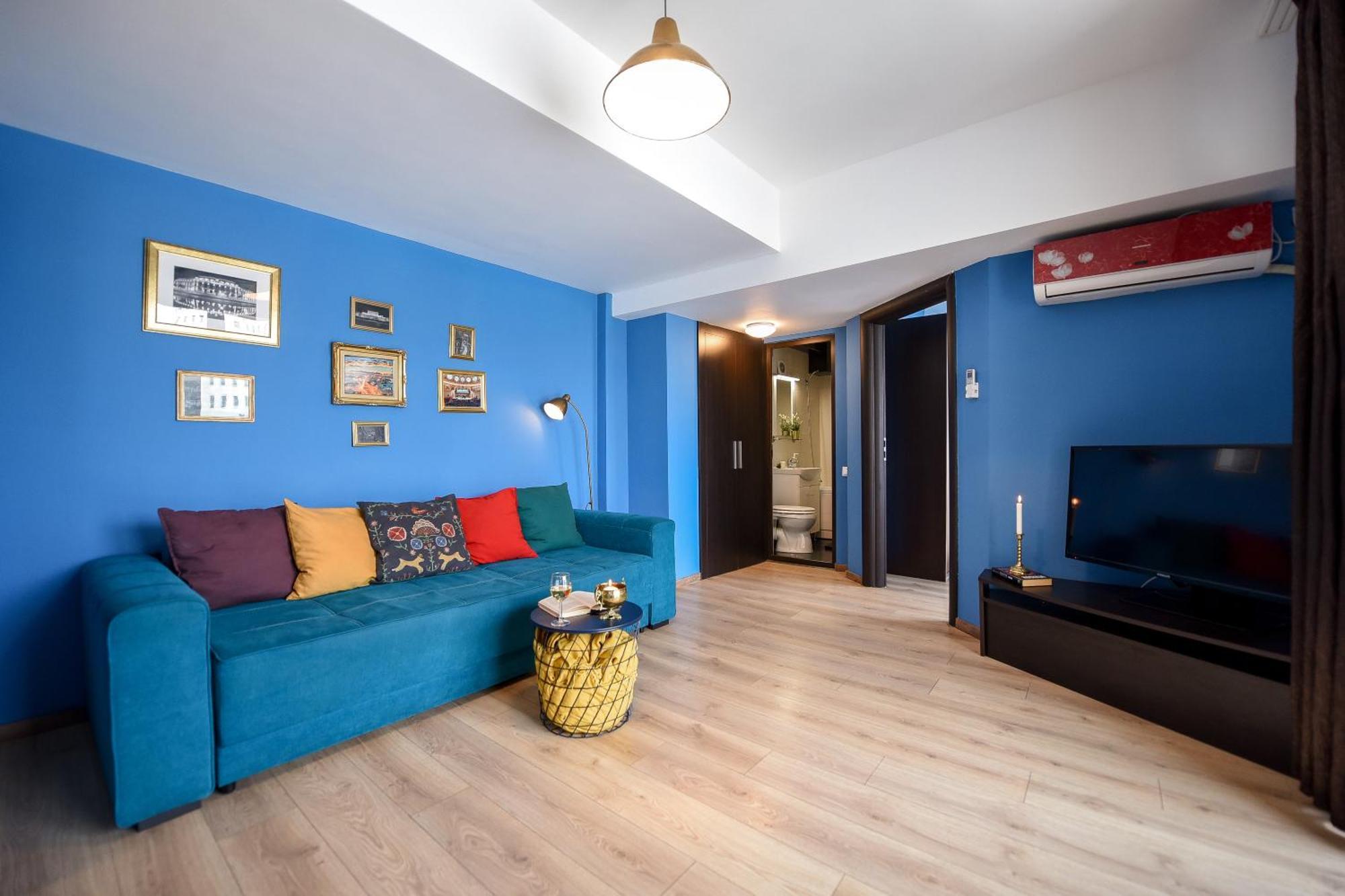 City-centric Comfort: 1-bedroom Near Military Circle Apartment Bucharest