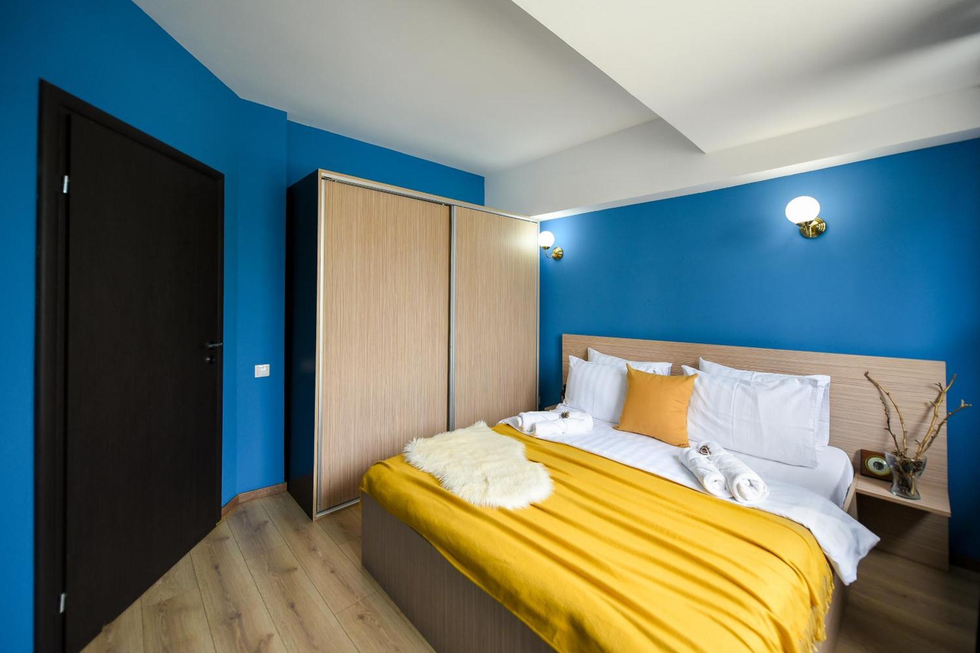 City-centric Comfort: 1-bedroom Near Military Circle Apartment *