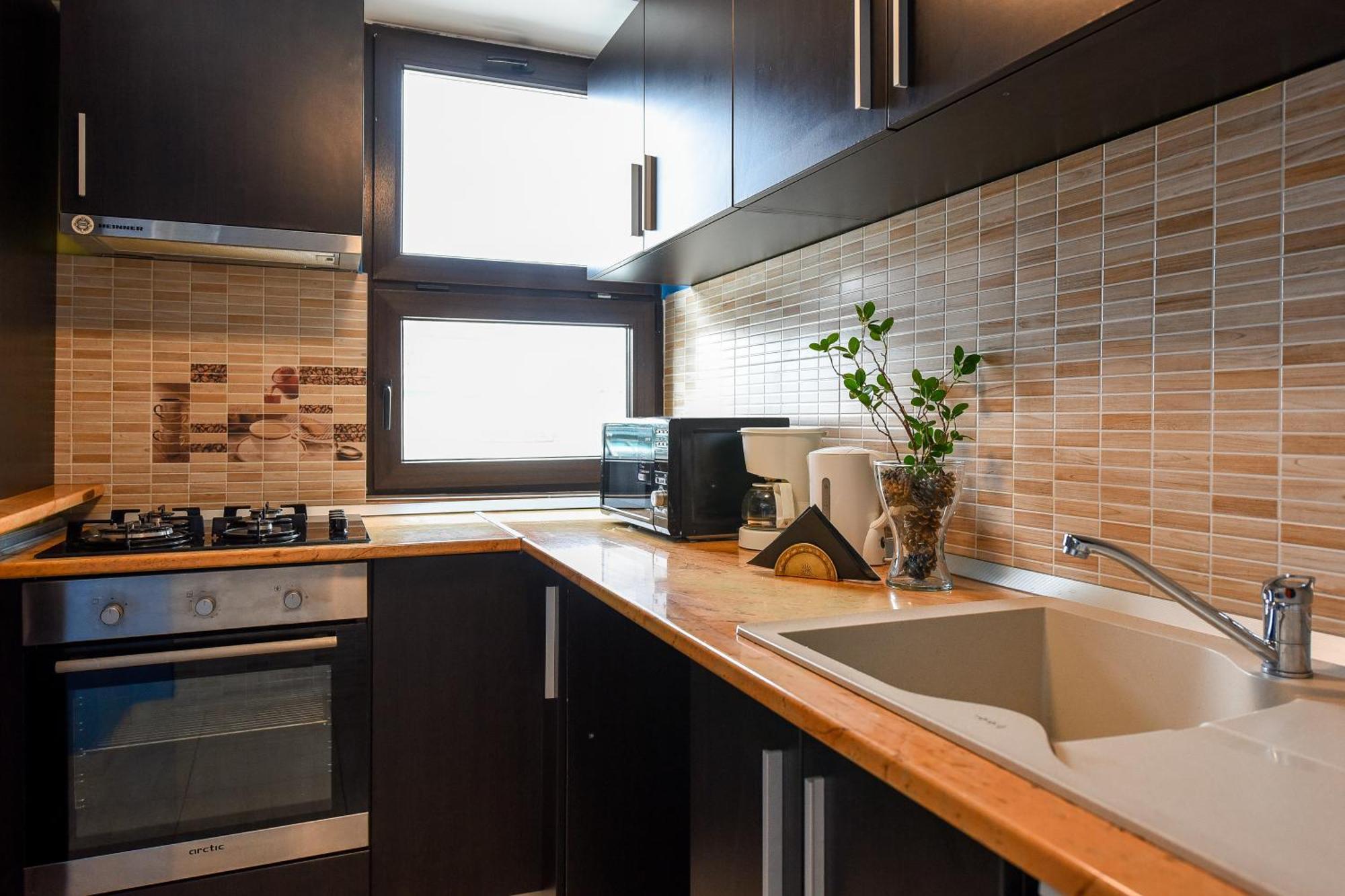 Apartment City-centric Comfort: 1-bedroom Near Military Circle