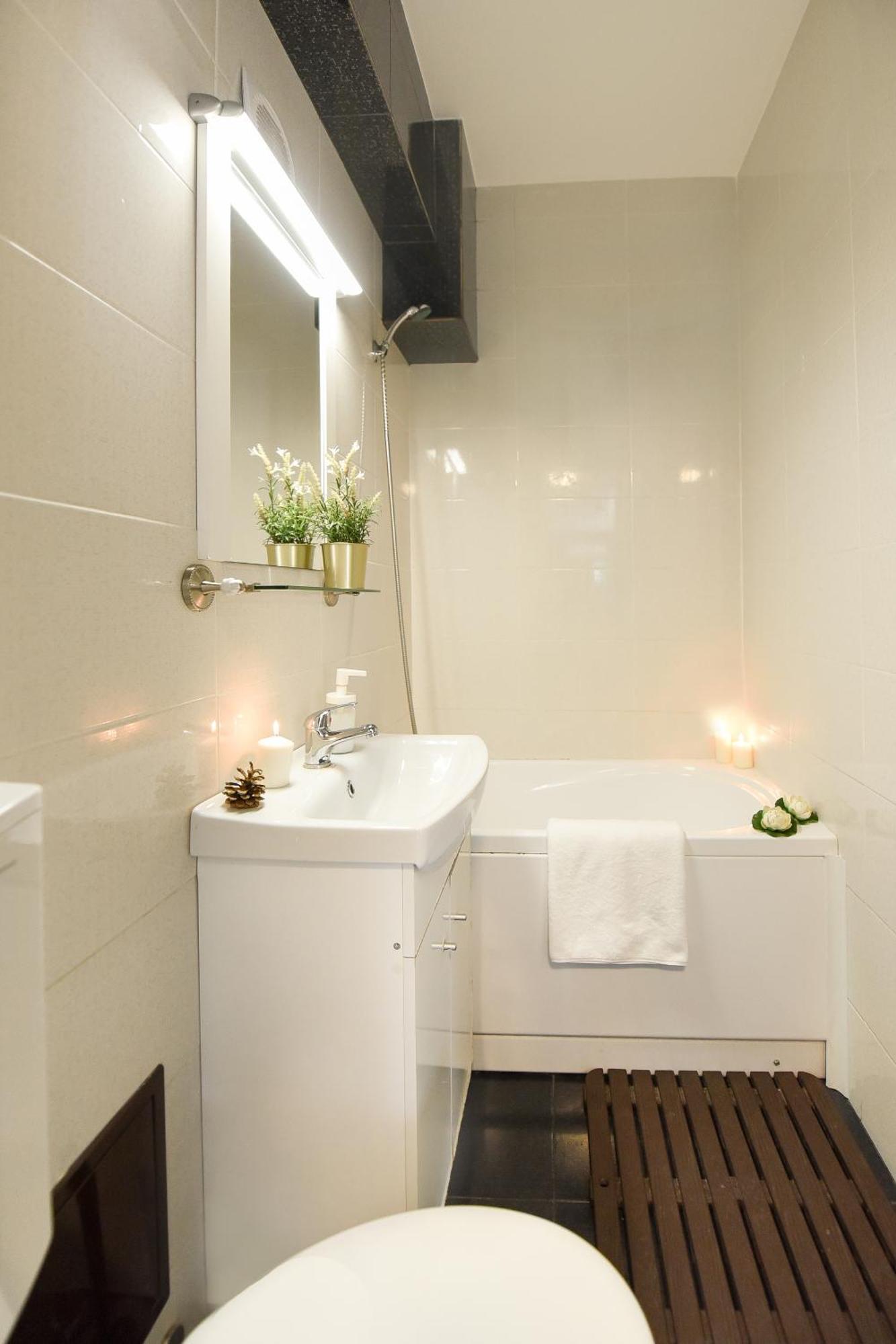 Apartment City-centric Comfort: 1-bedroom Near Military Circle Bucharest
