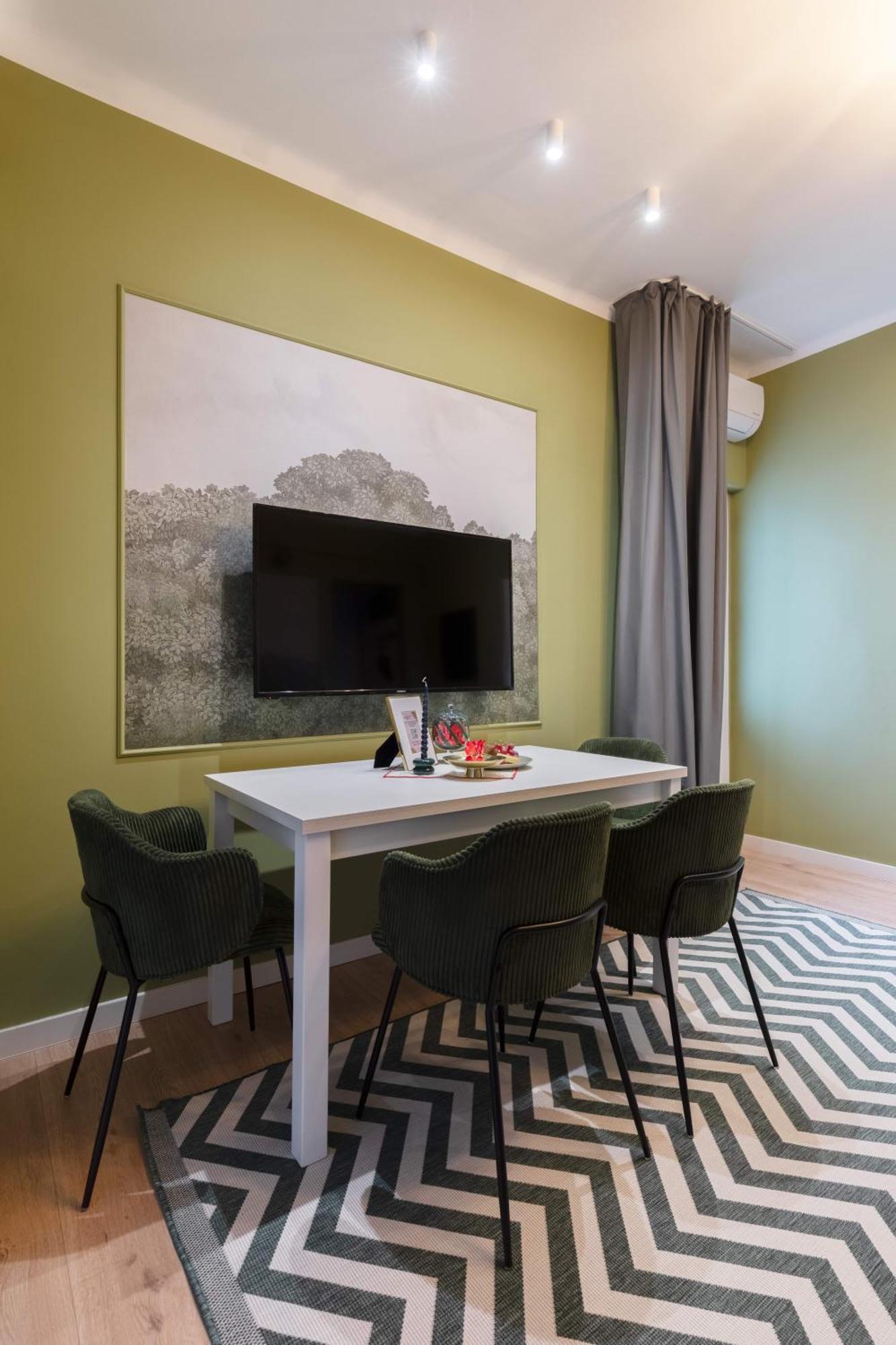 Apartment Holt - Out Of The Woods Bucharest
