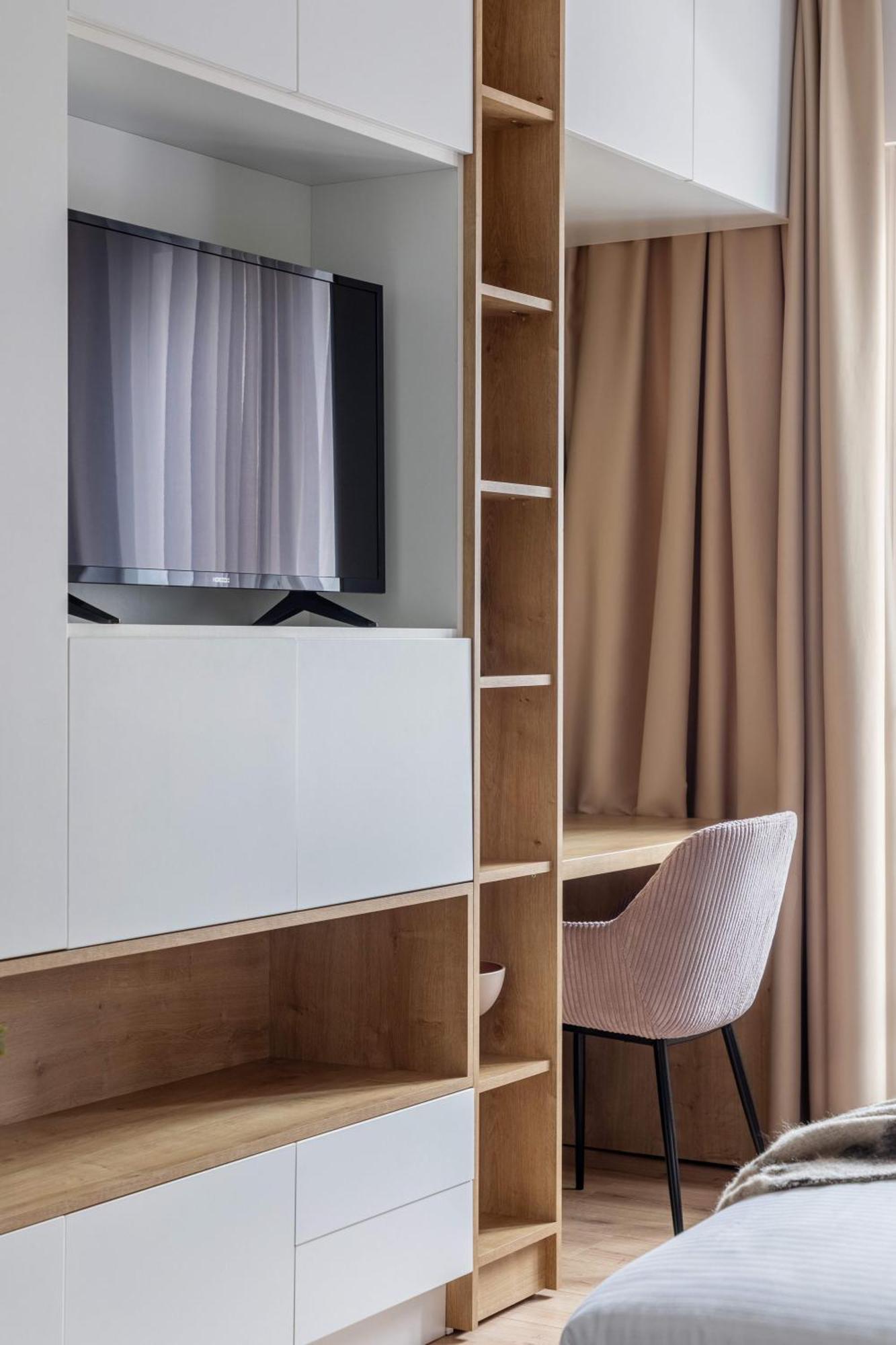 Apartment Holt - Out Of The Woods