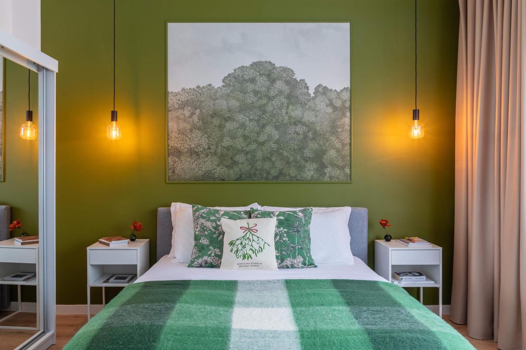 Holt - Out Of The Woods Apartment