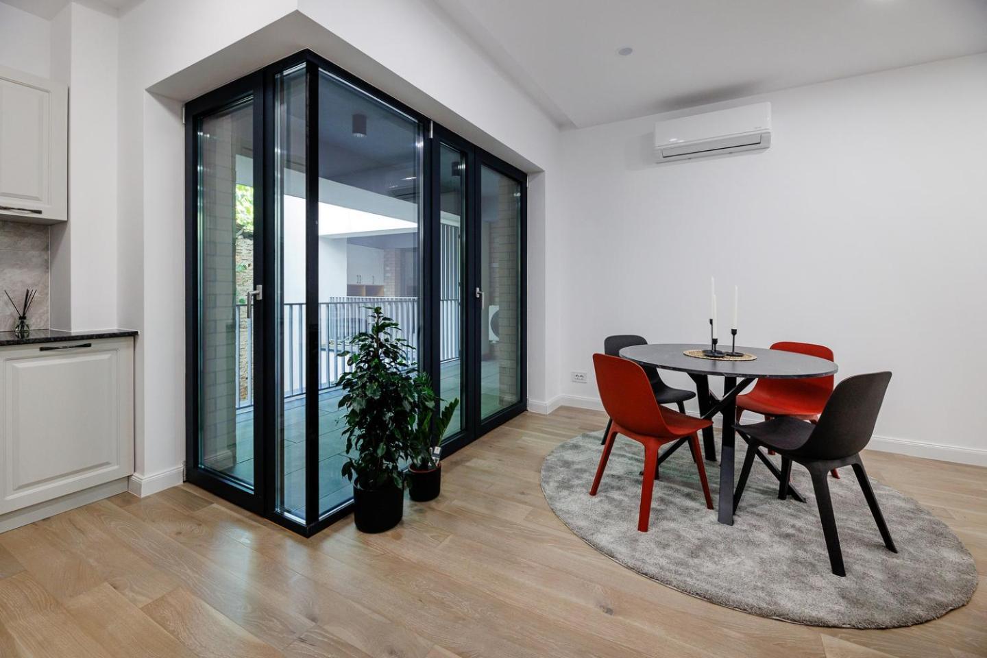 The Corner Luxe *