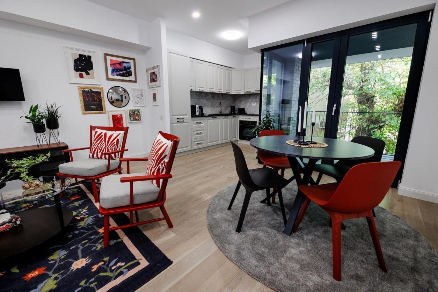 The Corner Luxe