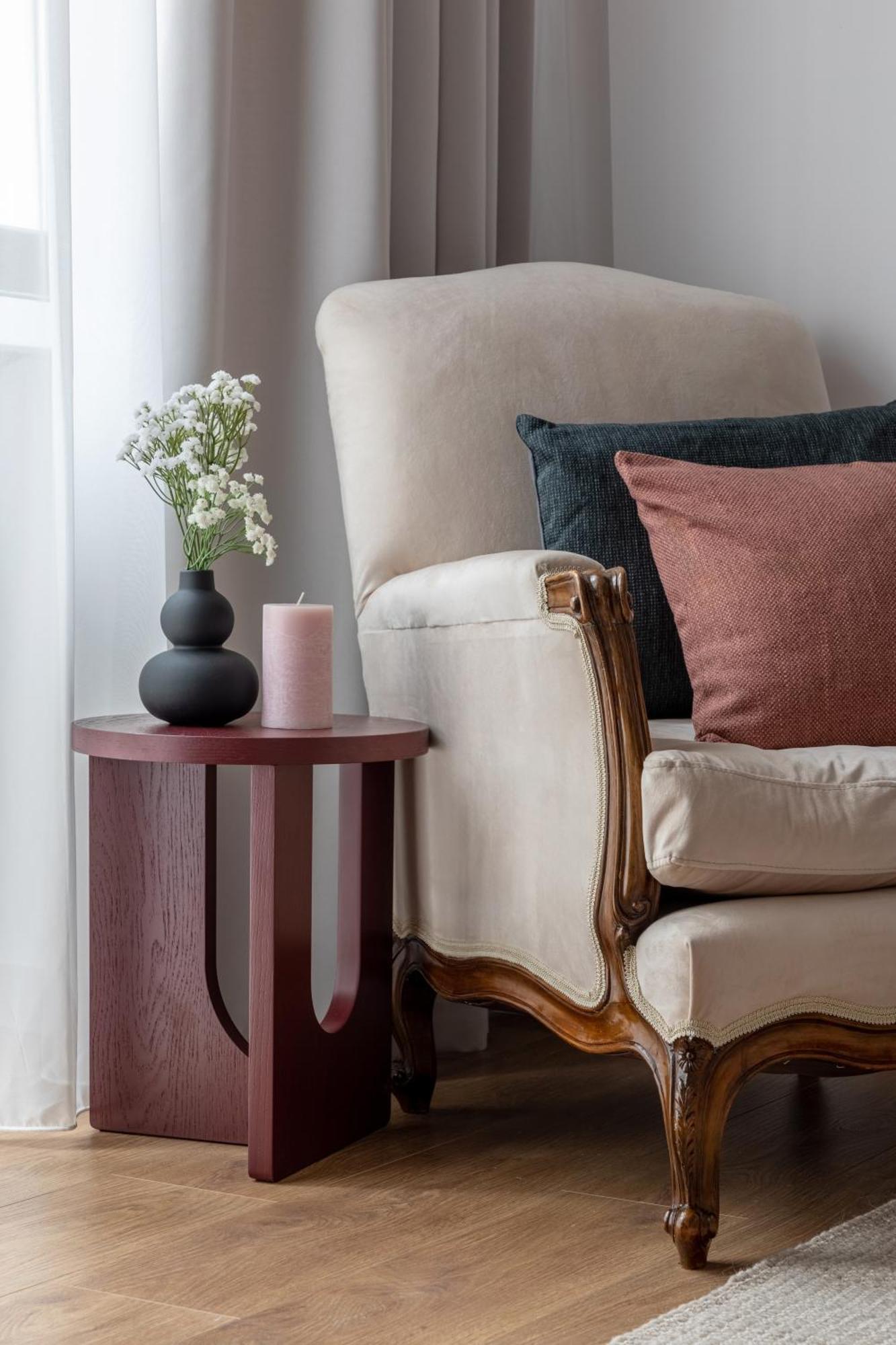 Holt Luxury Piata Romana 2br Urban Sanctuary