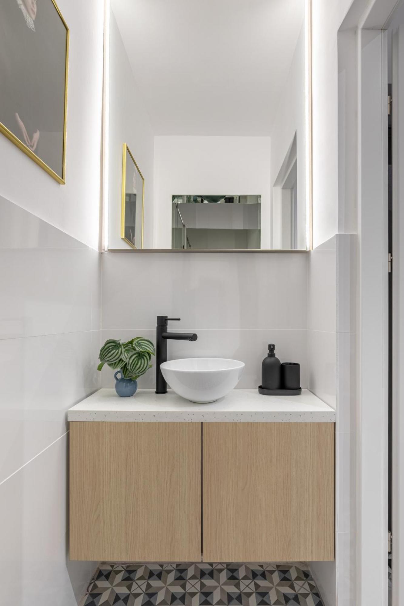 Holt Luxury Piata Romana 2br Urban Sanctuary *