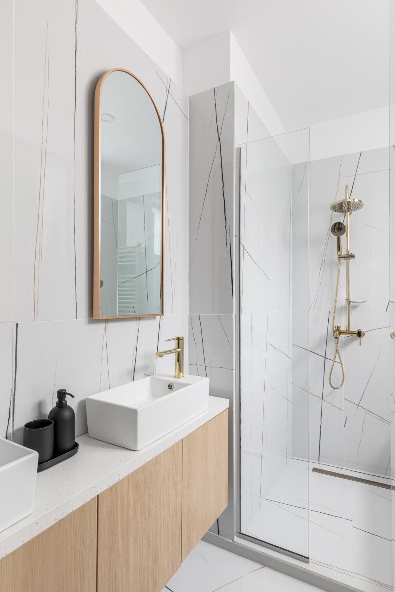 Holt Luxury Piata Romana 2br Urban Sanctuary