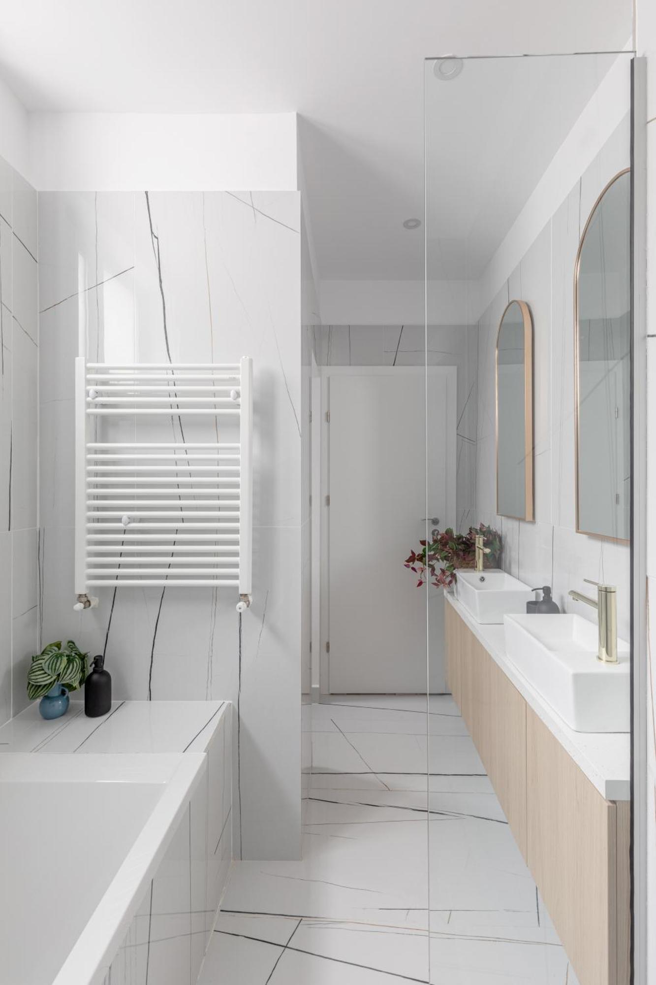 Holt Luxury Piata Romana 2br Urban Sanctuary Apartment *