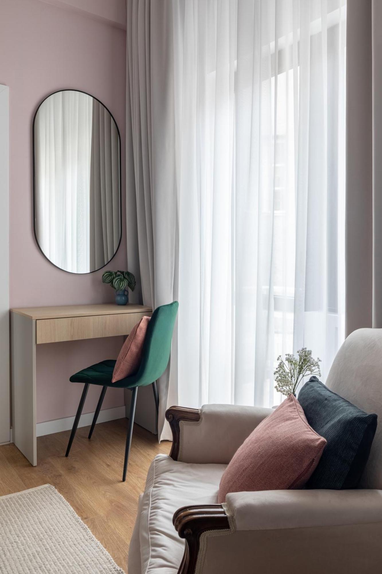 Holt Luxury Piata Romana 2br Urban Sanctuary Apartment