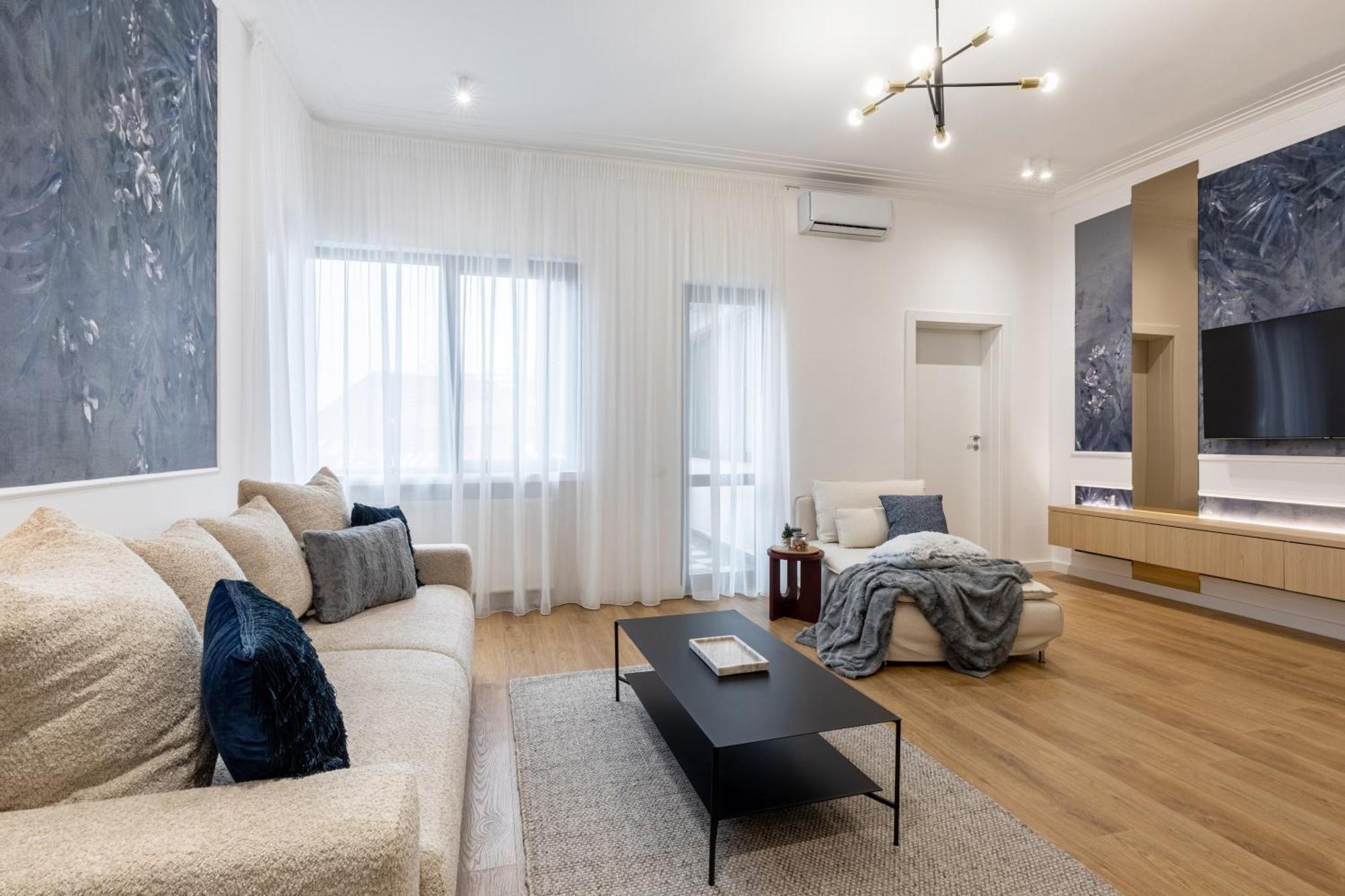 Holt Luxury Piata Romana 2br Urban Sanctuary