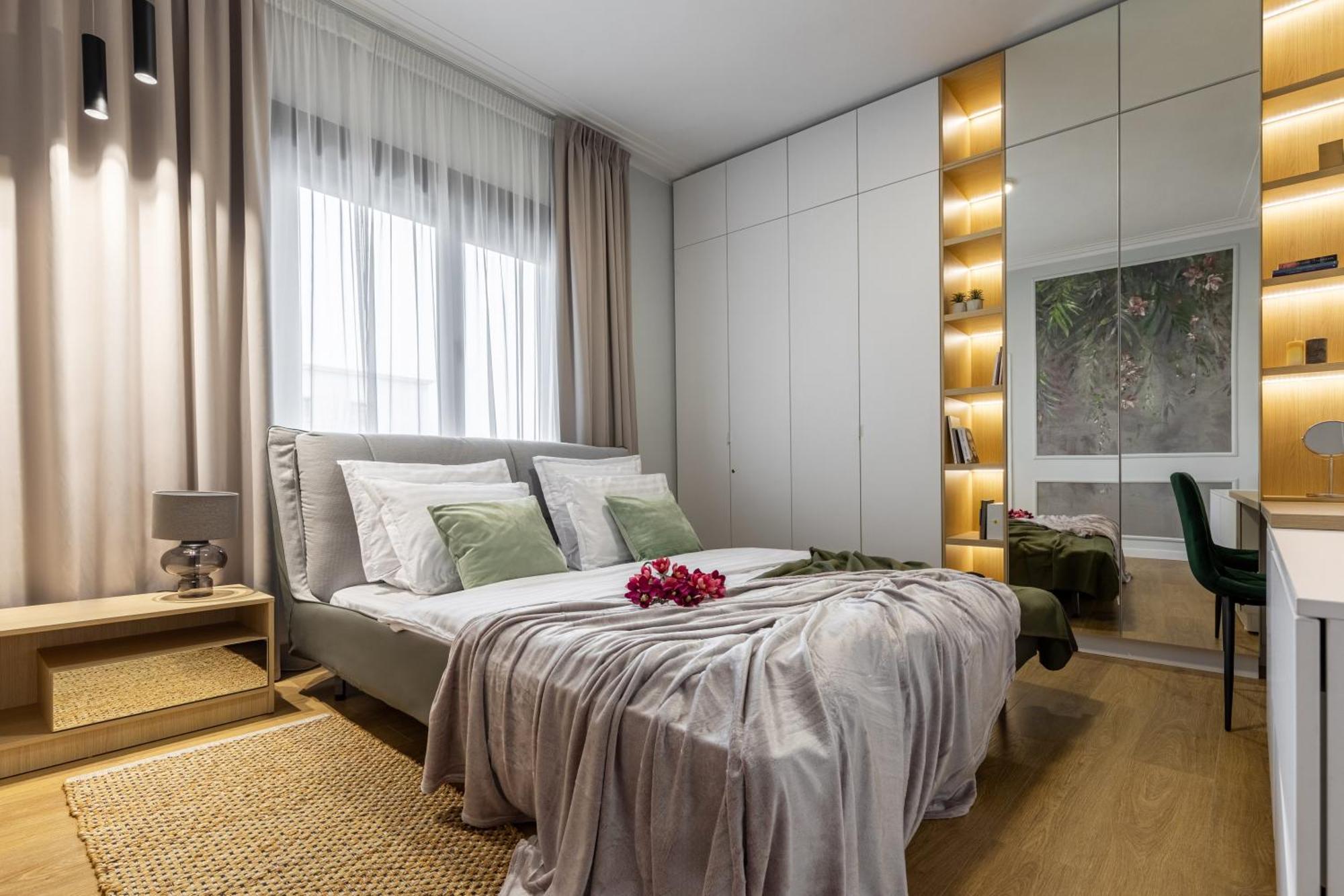 Holt Luxury Piata Romana 2br Urban Sanctuary Bucharest