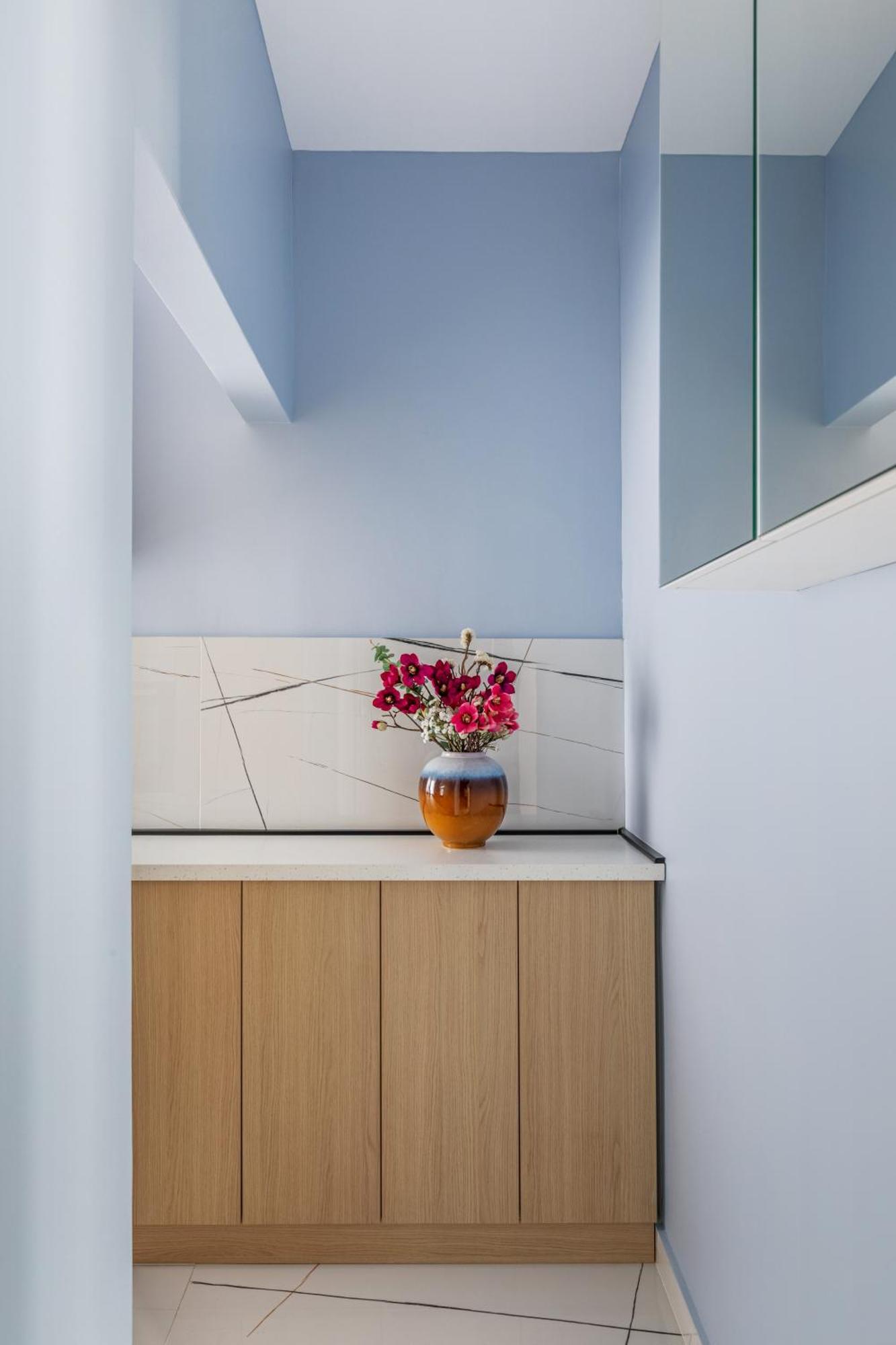 Holt Luxury Piata Romana 2br Urban Sanctuary