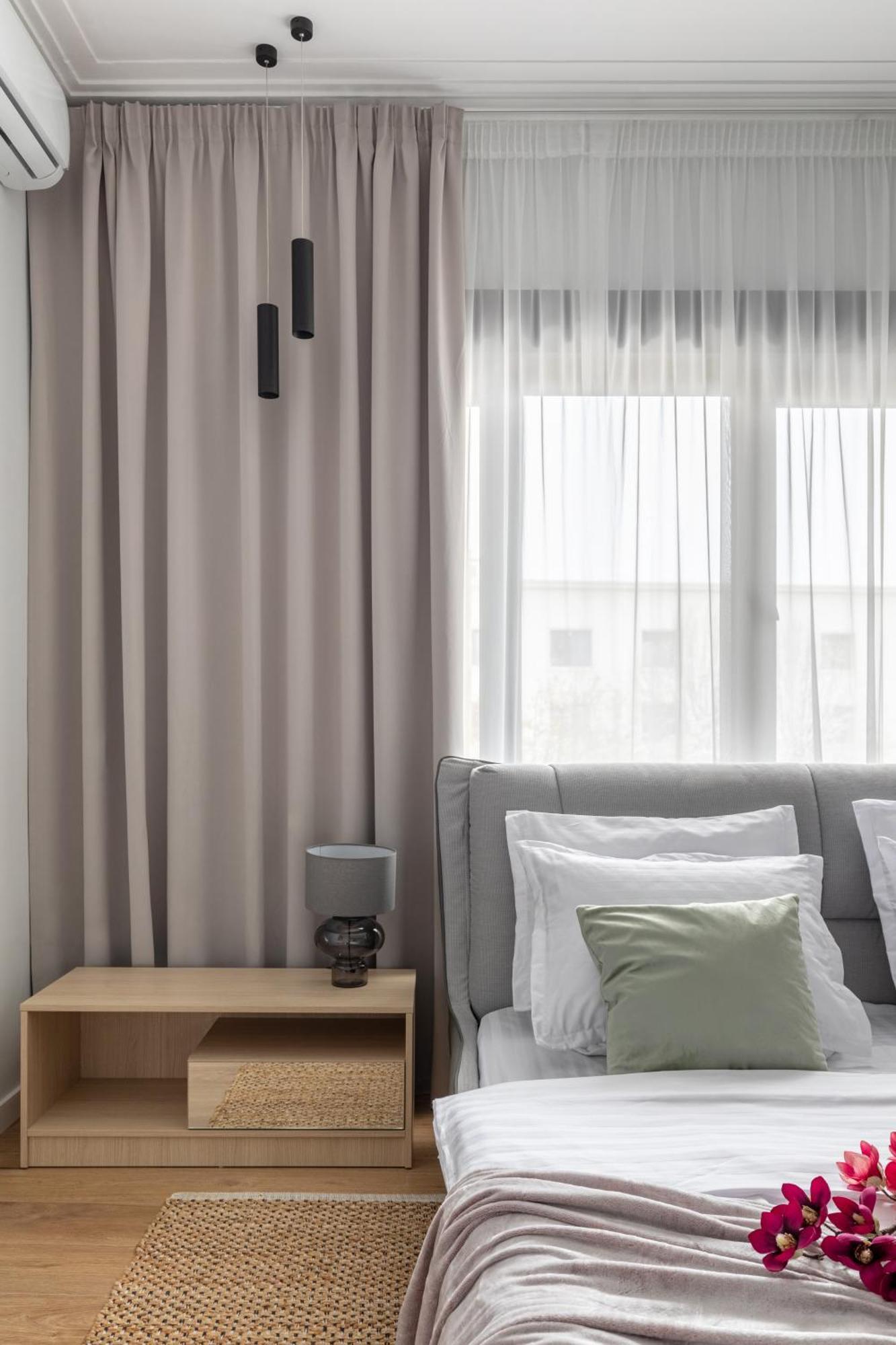 Holt Luxury Piata Romana 2br Urban Sanctuary