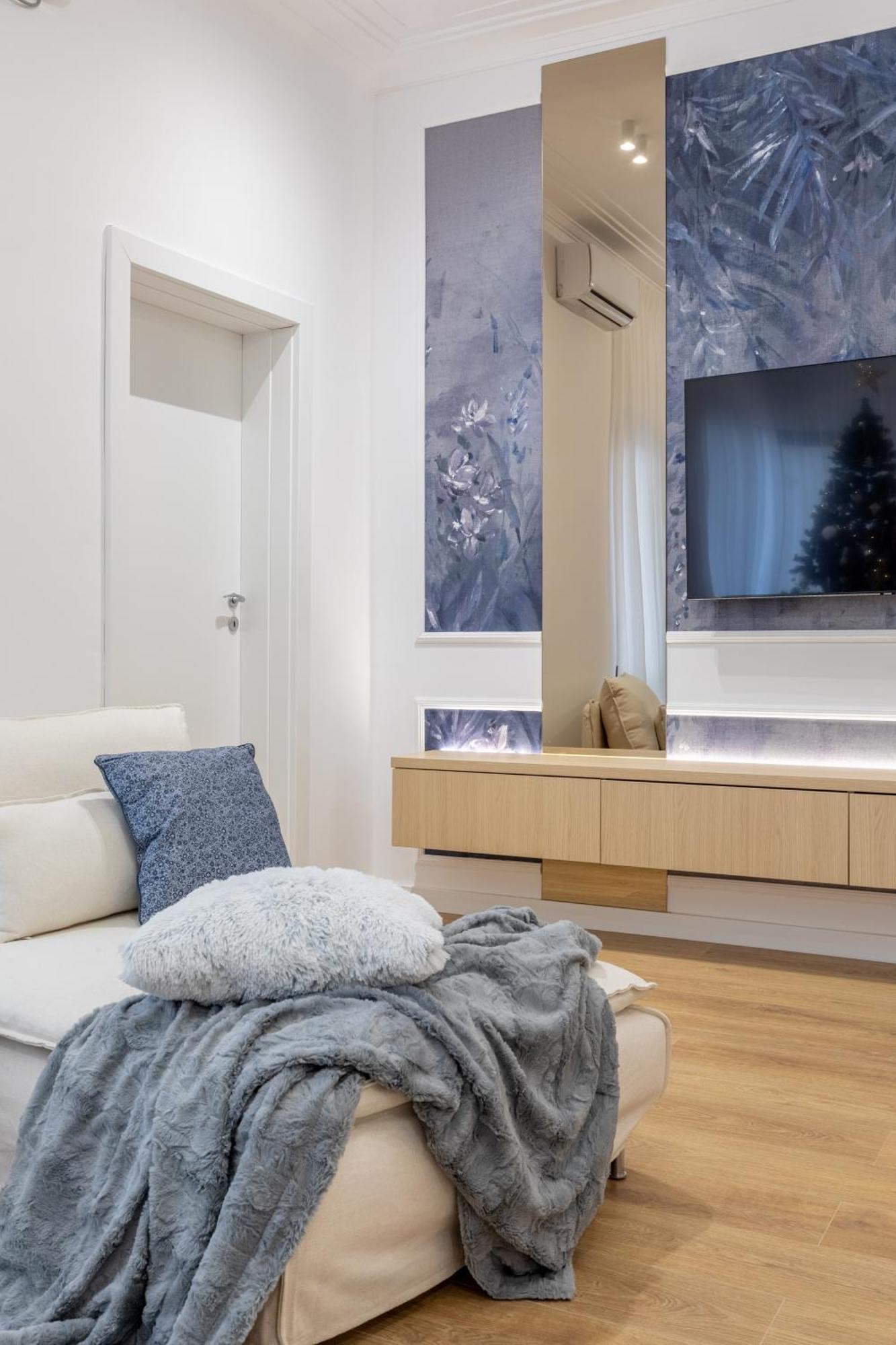 Holt Luxury Piata Romana 2br Urban Sanctuary *