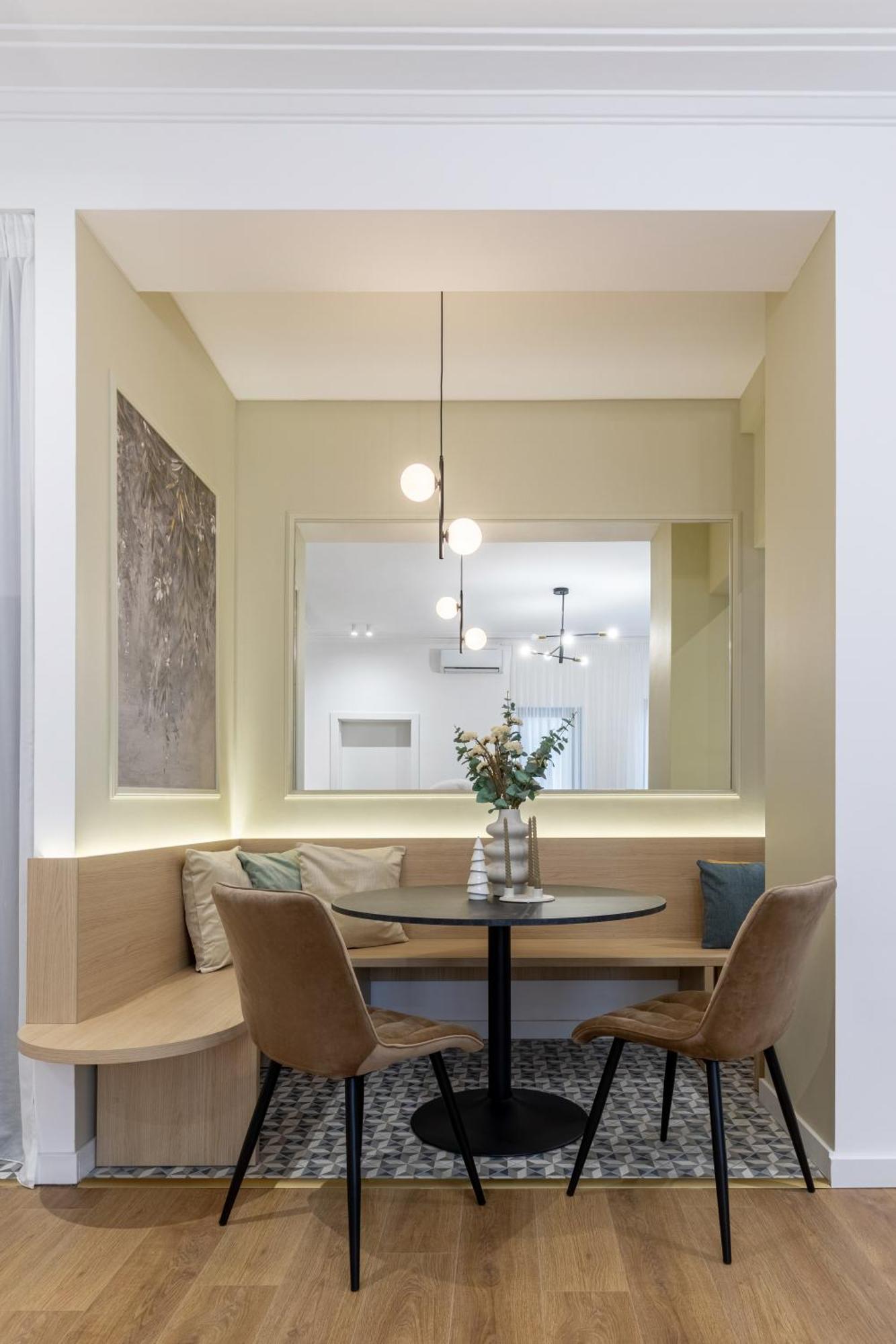 Apartment Holt Luxury Piata Romana 2br Urban Sanctuary
