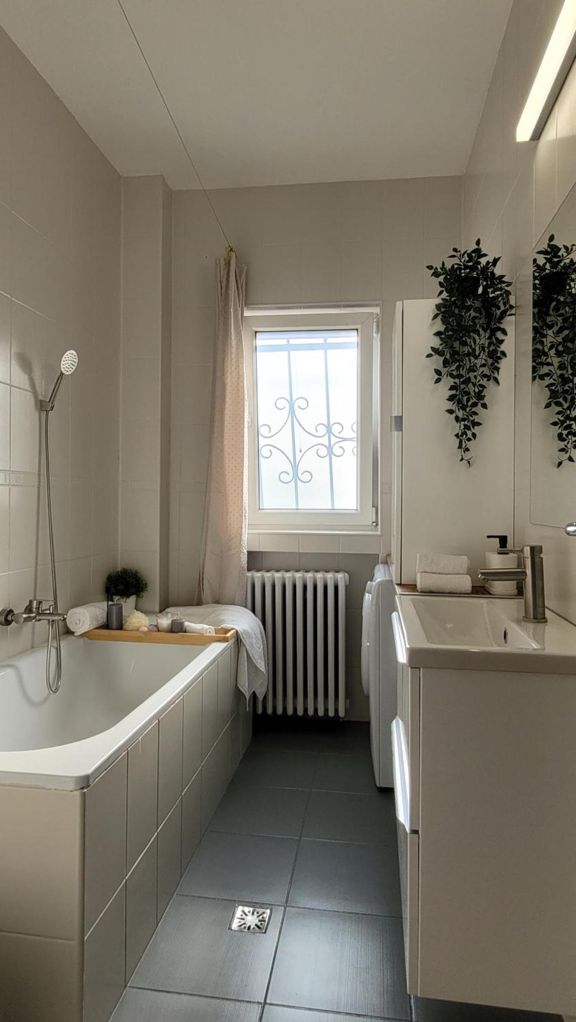 Modern Apartment *