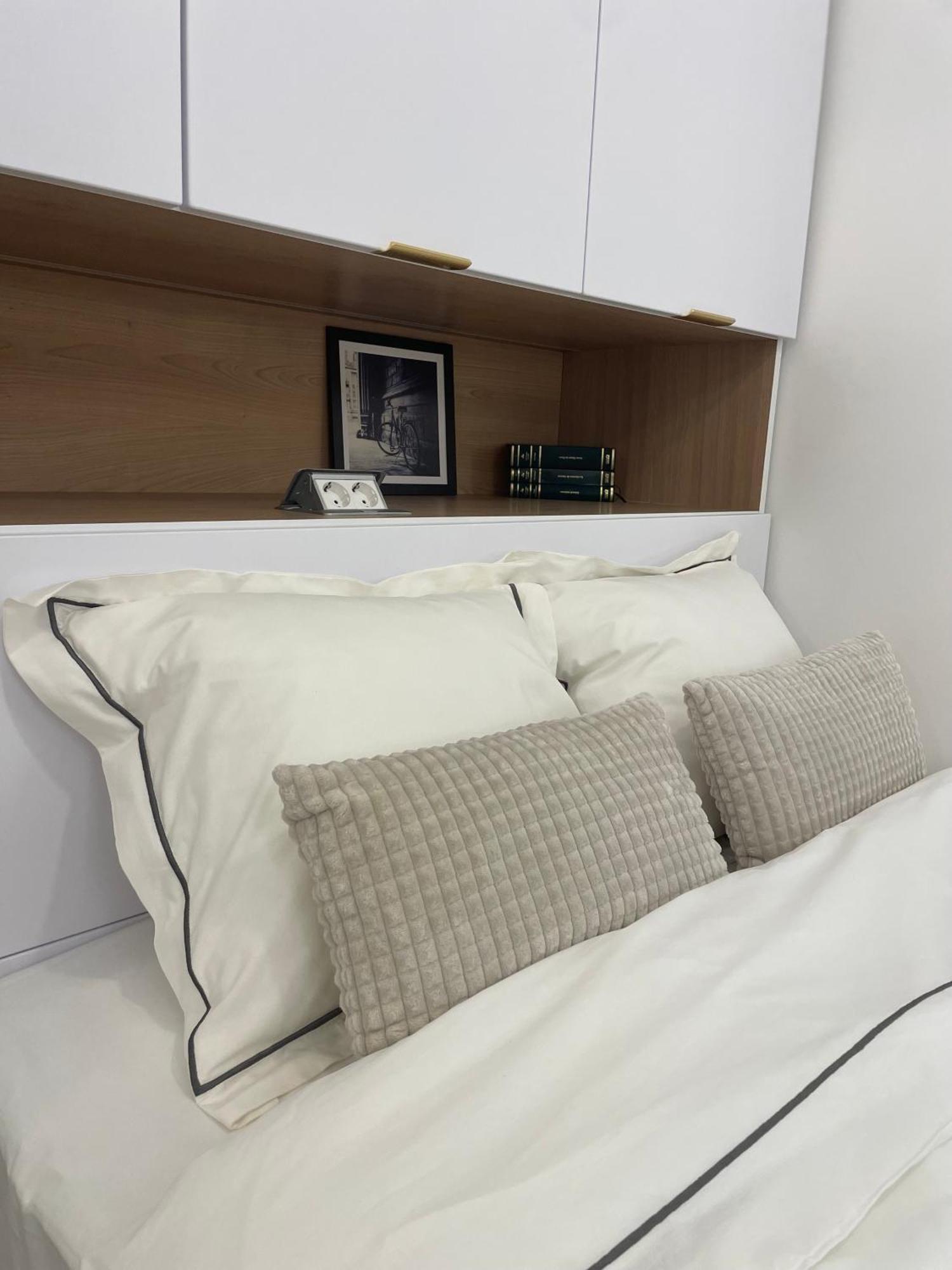 Studio Alice Romana Square Apartment Bucharest
