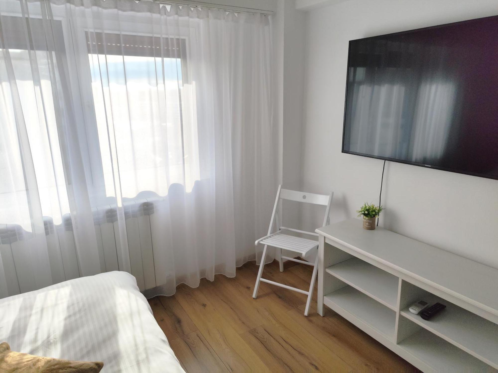 Platinum - Cu 3 Camere, 2 Dormitoare, 2 Bai, Bucatarie Complet Utilata, 2 Balcoane