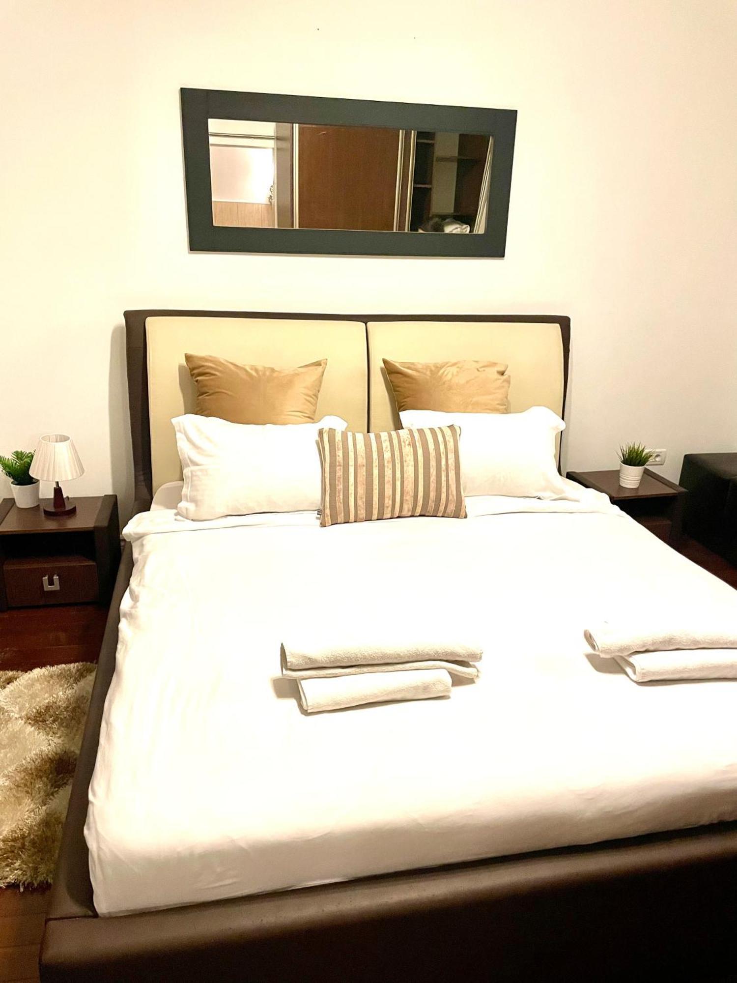 Baroq Central City Apartment Apartamento Bucareste