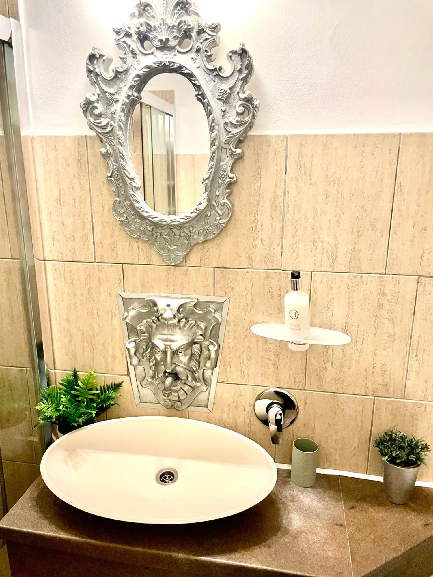 Baroq Central City Apartment
