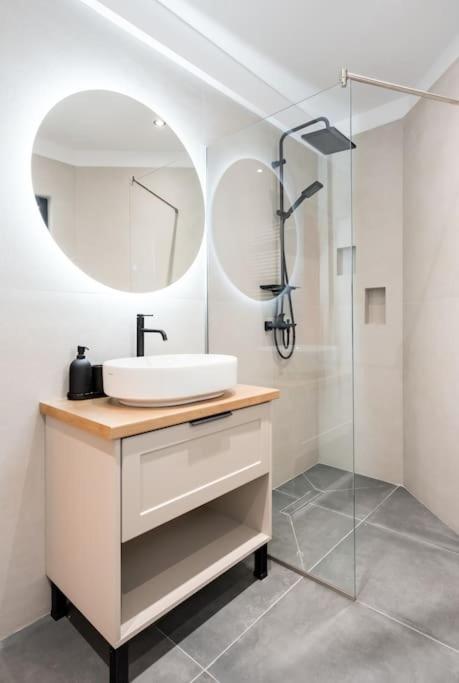 Stunning Views 3br Sunny Flat - Amazing Terrace Apartment Bucharest