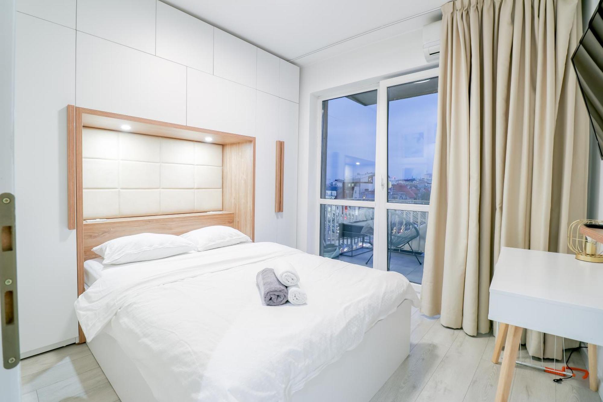 Apartment Piata Romana, Two Bedrooms Bucharest