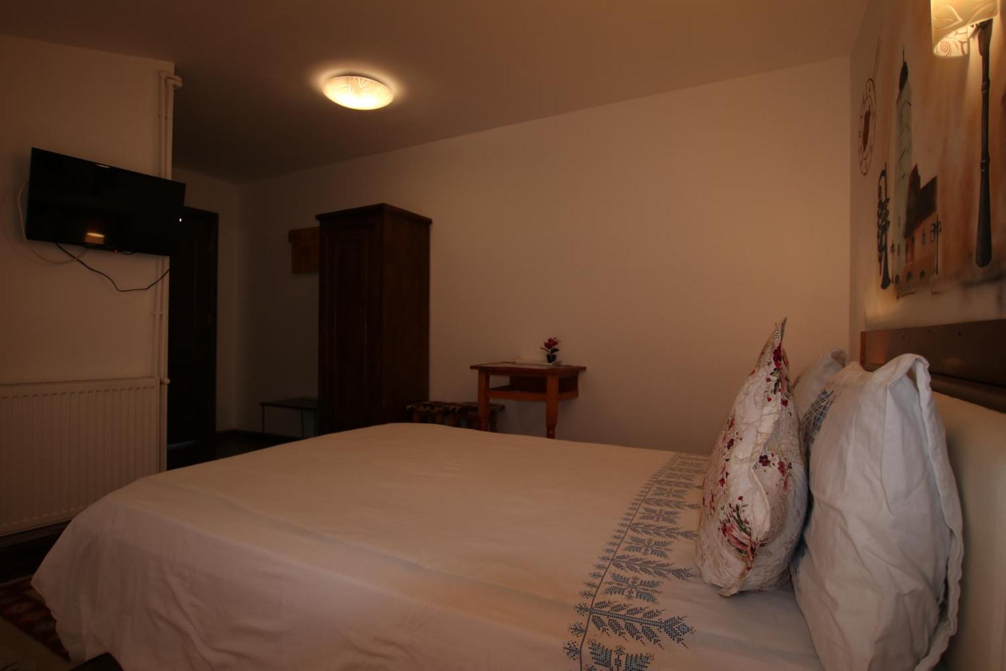 Duo Caffe Baneasa Bed & Breakfast