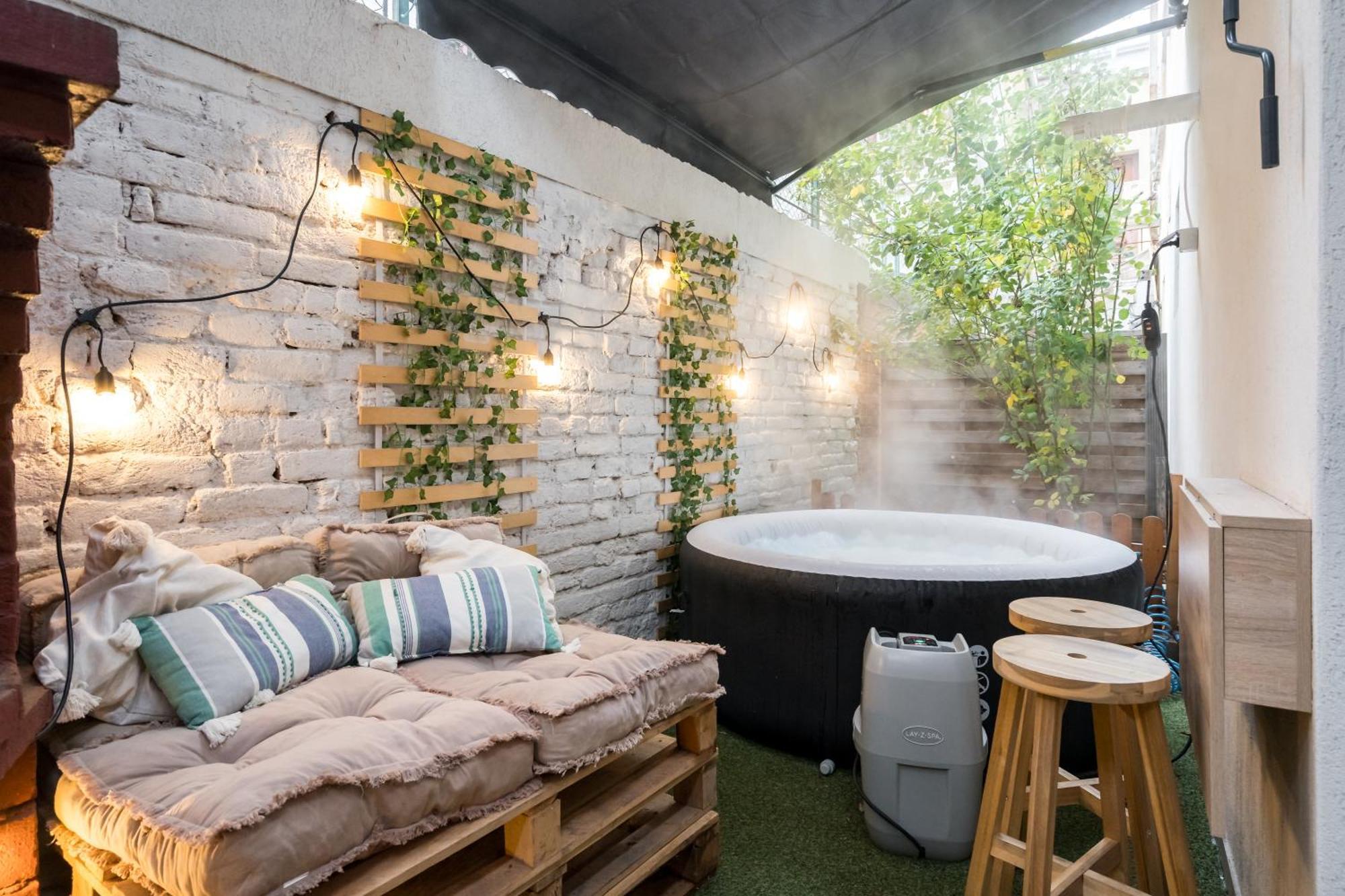 Downtown Urban Spot Jacuzzi&cinema Universitate Apartamento *