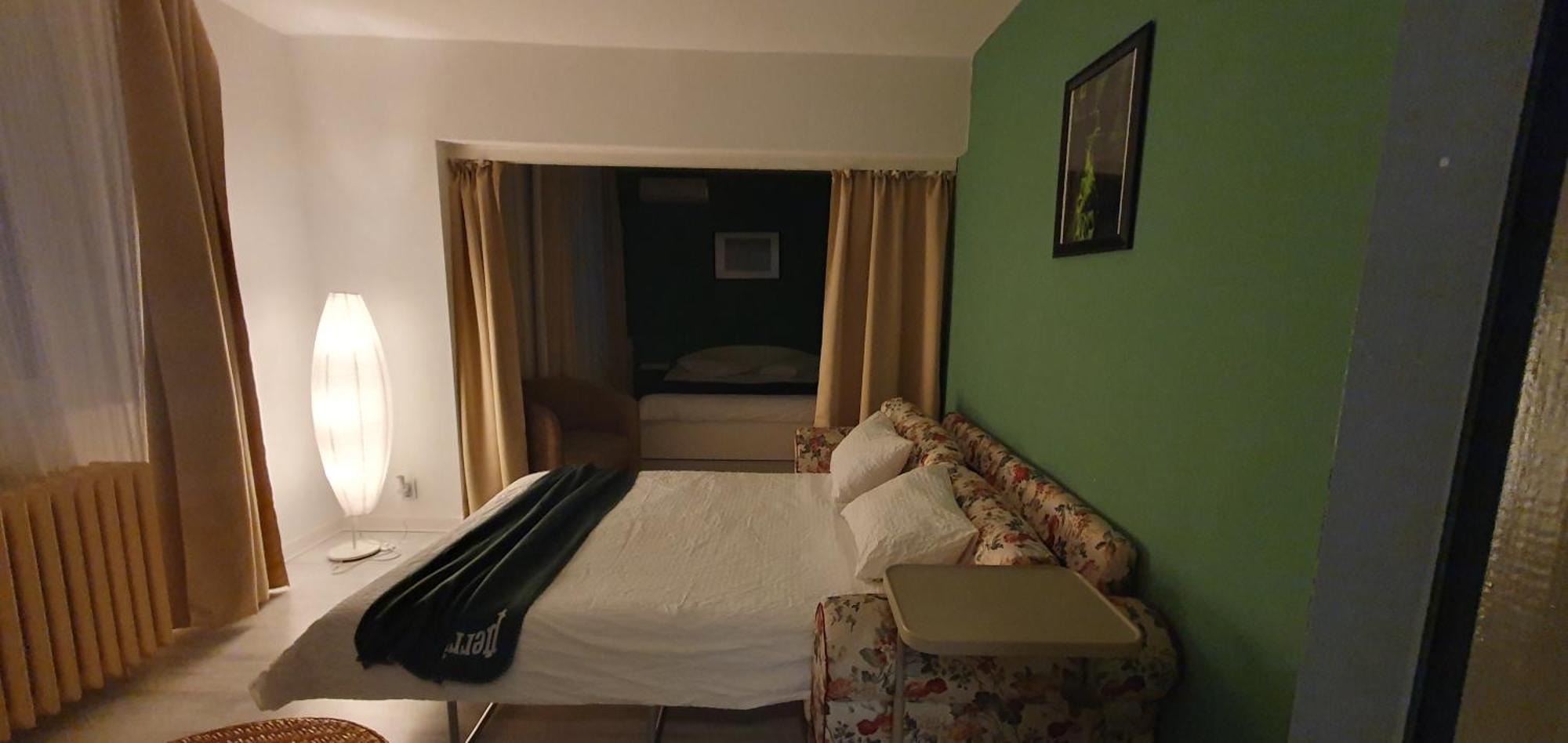 And Sleep Old Apartament