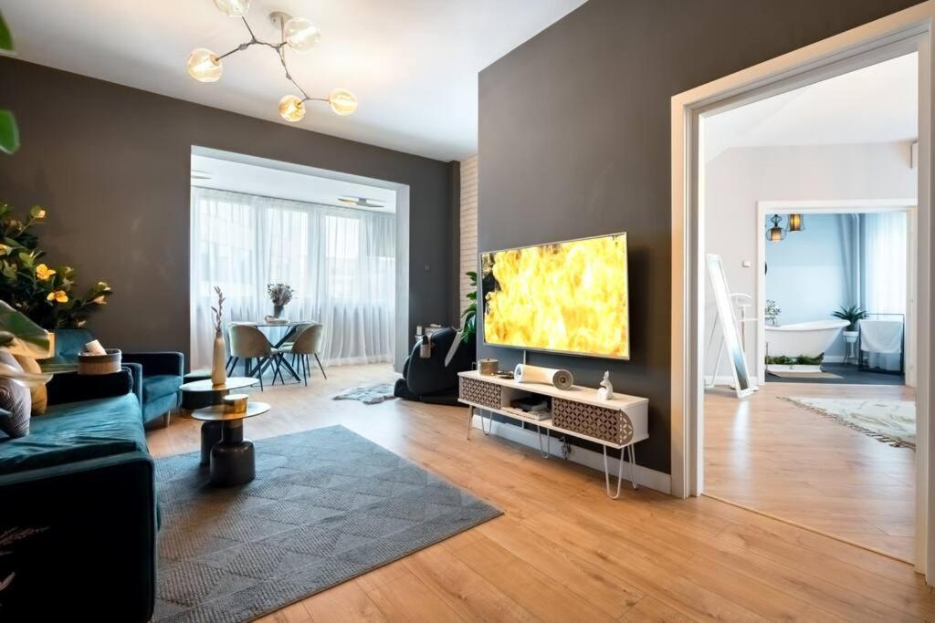 Intercontinental - Massage Terrace Fireplace Apartment *