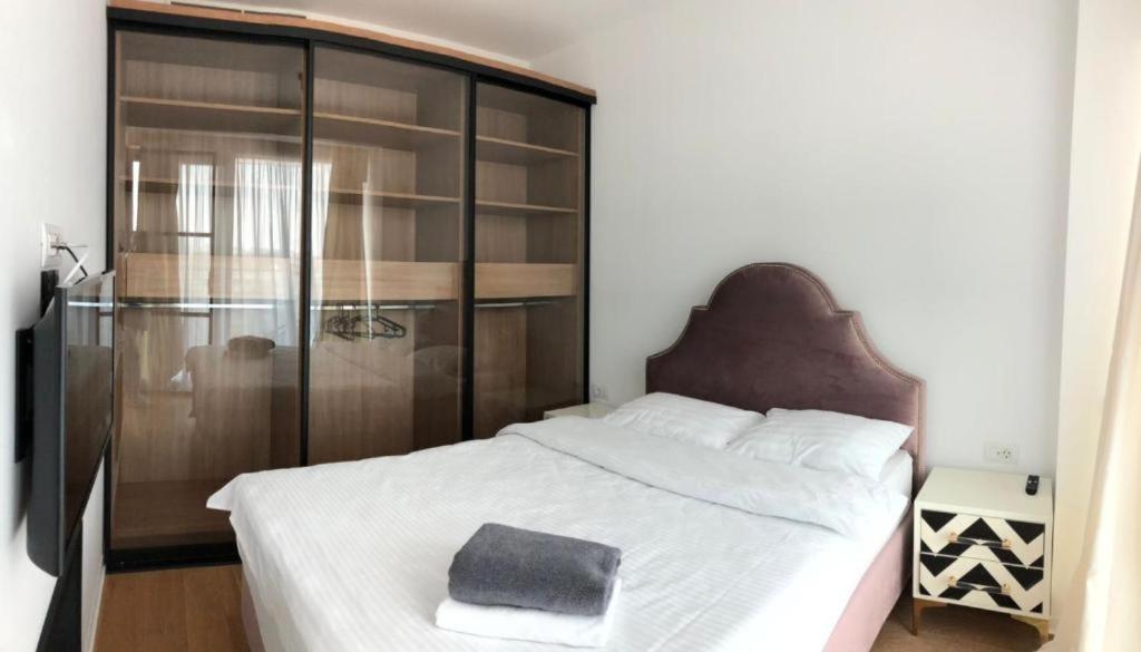 Apartment One Floreasca Near Park Luxury