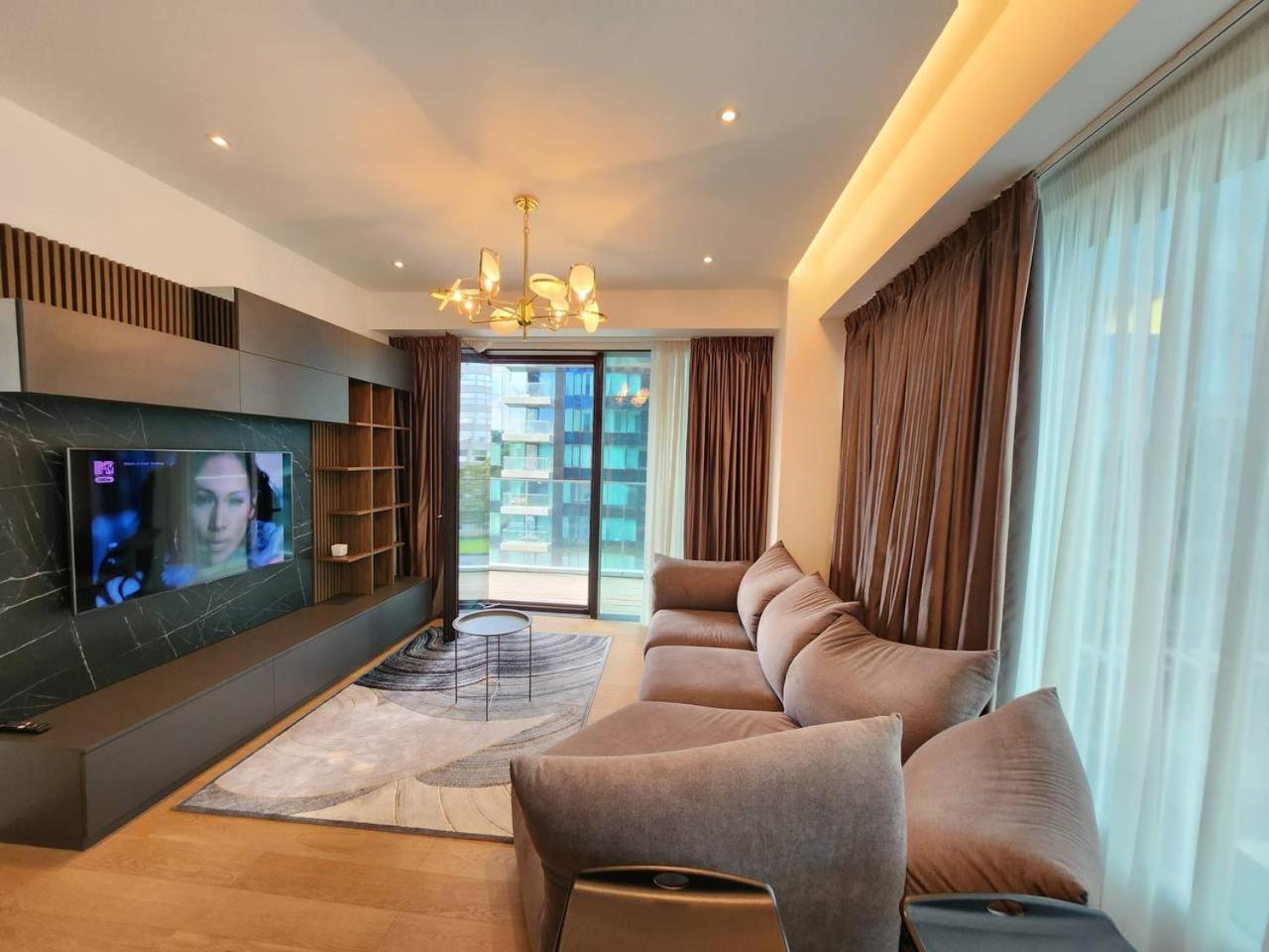 One Floreasca Near Park Luxury Apartment *