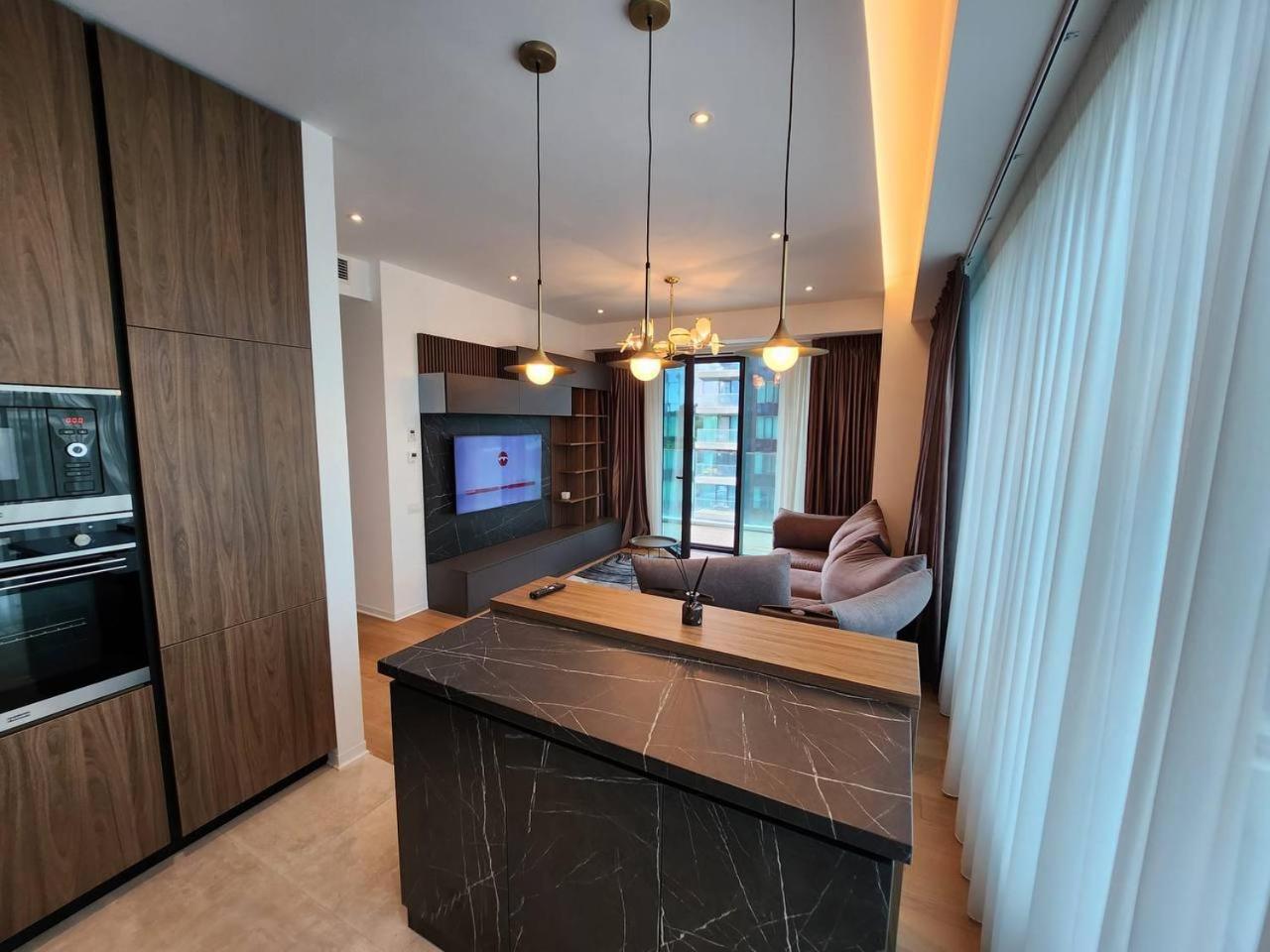 Apartment One Floreasca Near Park Luxury