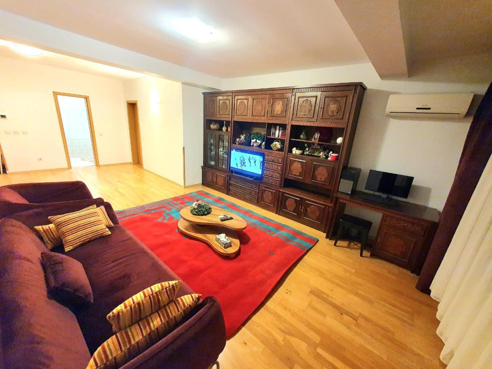 Centru Unirii Luxury Vip Apartment: Spacious 2-room With Heated Parking * Bucharest