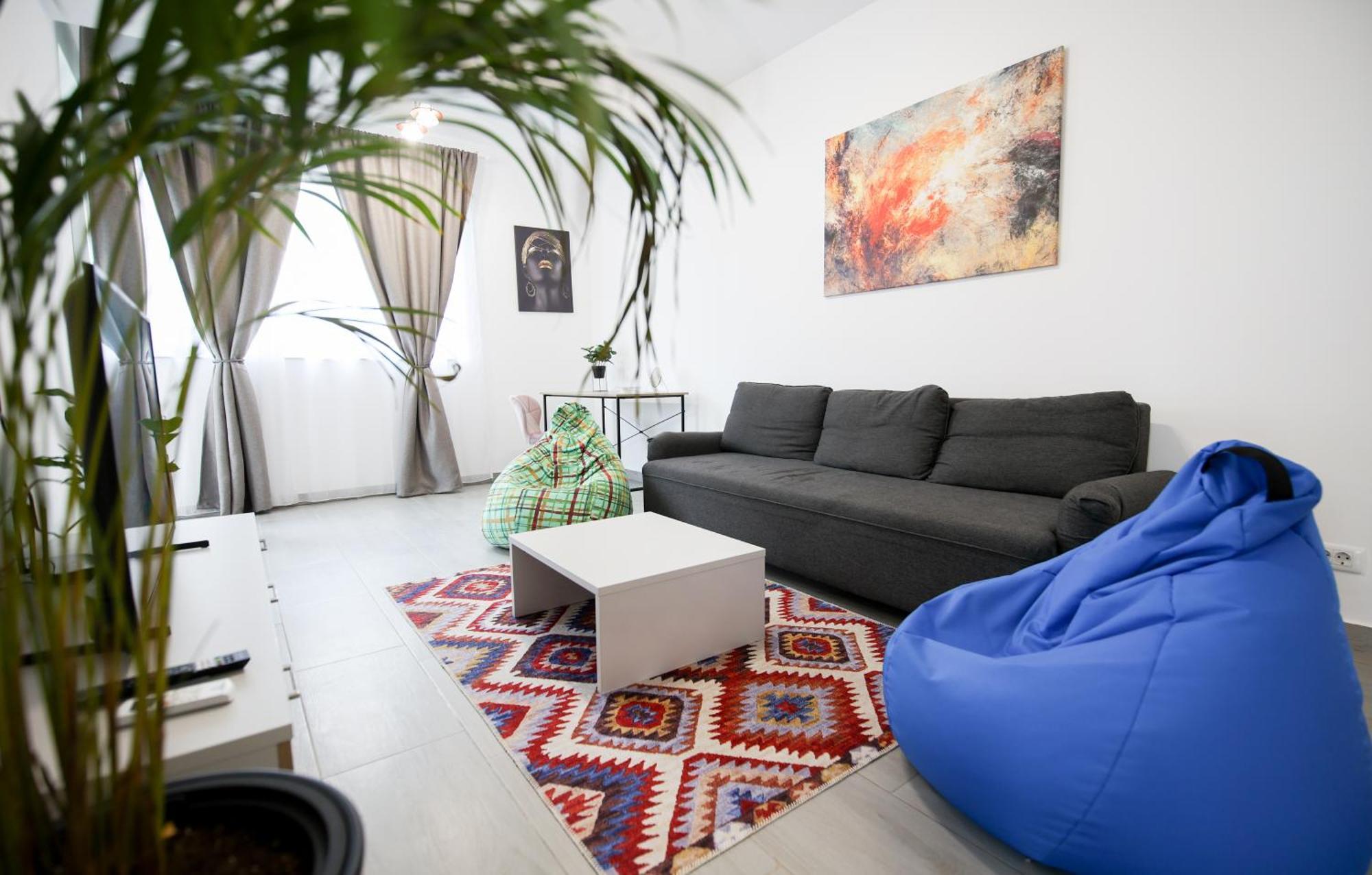 Vitan Oasis ---free Secured Private Parking---self Check-in-- Apartament