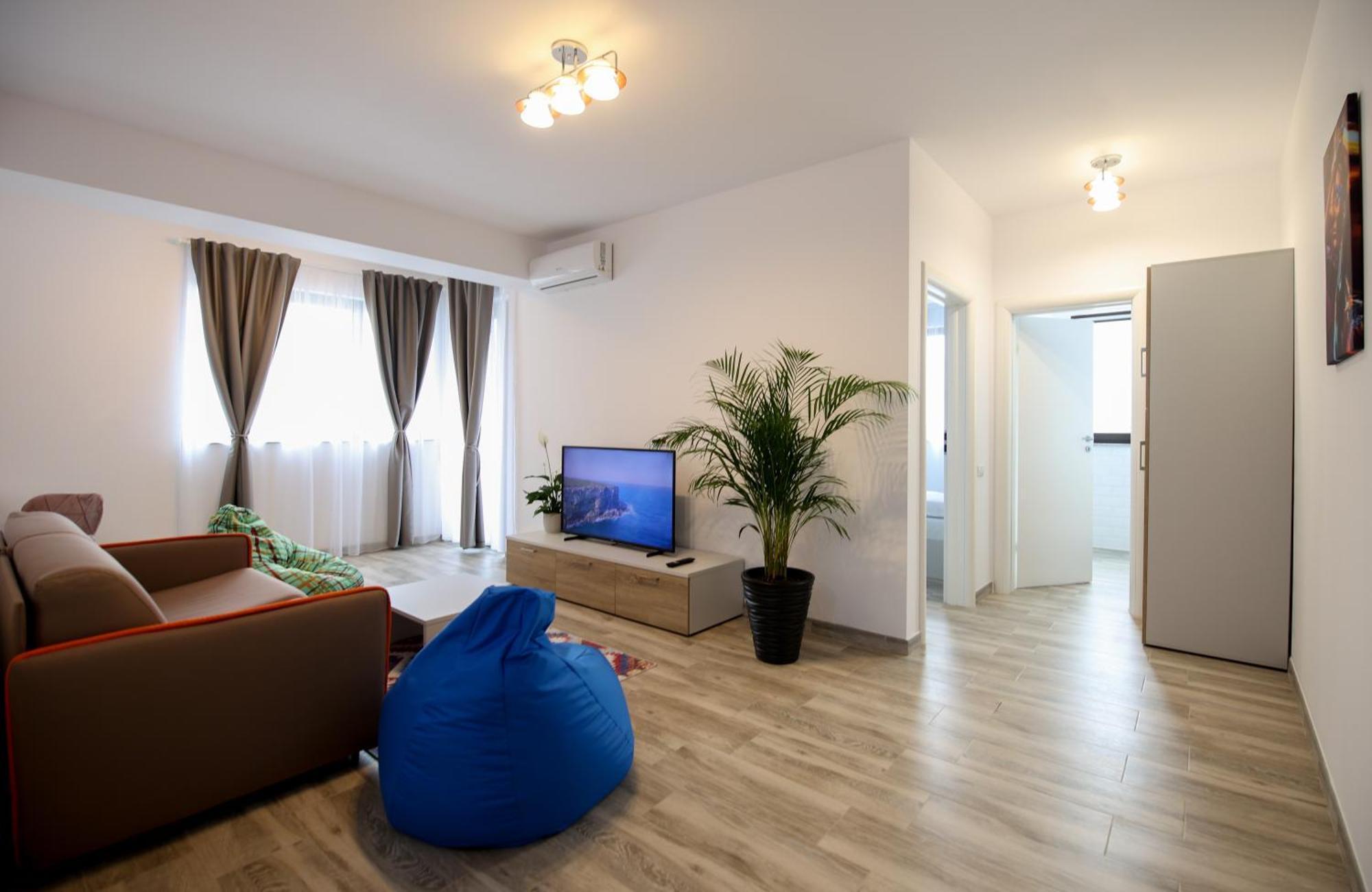 Vitan Oasis ---free Secured Private Parking---self Check-in-- Apartament